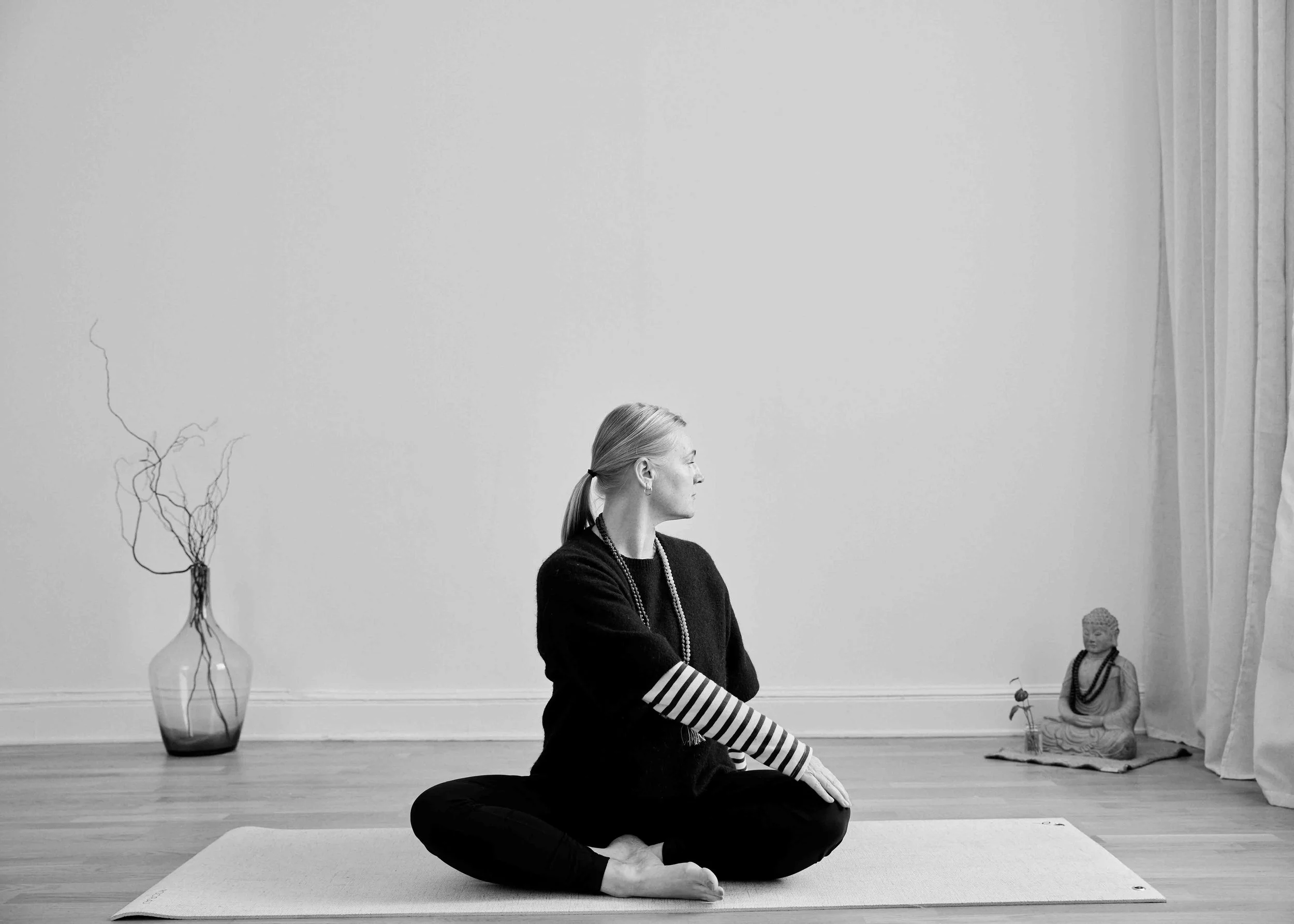260923Jenny_HOMEyoga3349_lo.jpg