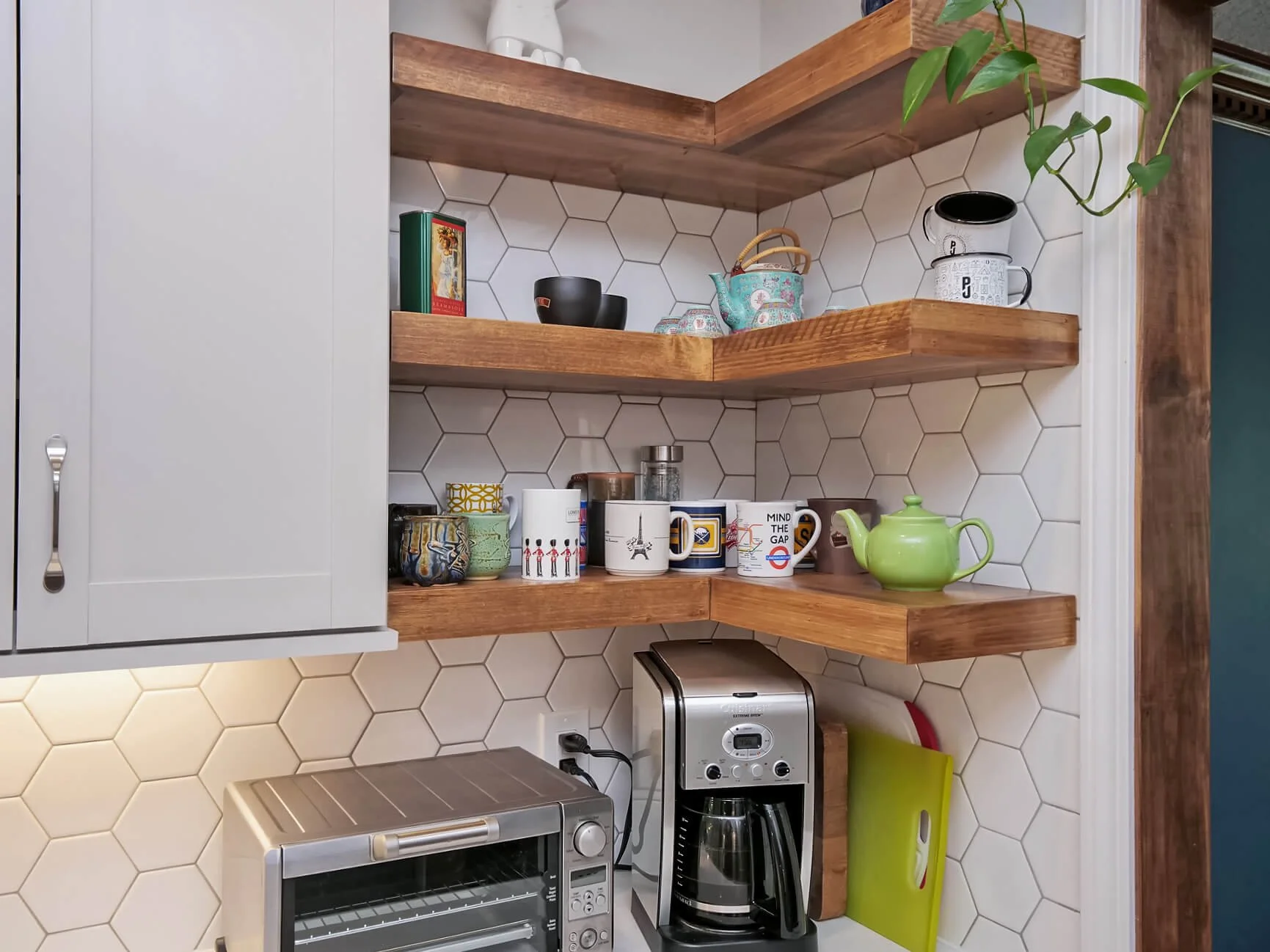 Floating Shelves or Upper Cabinets? How to Choose What’s Right for You