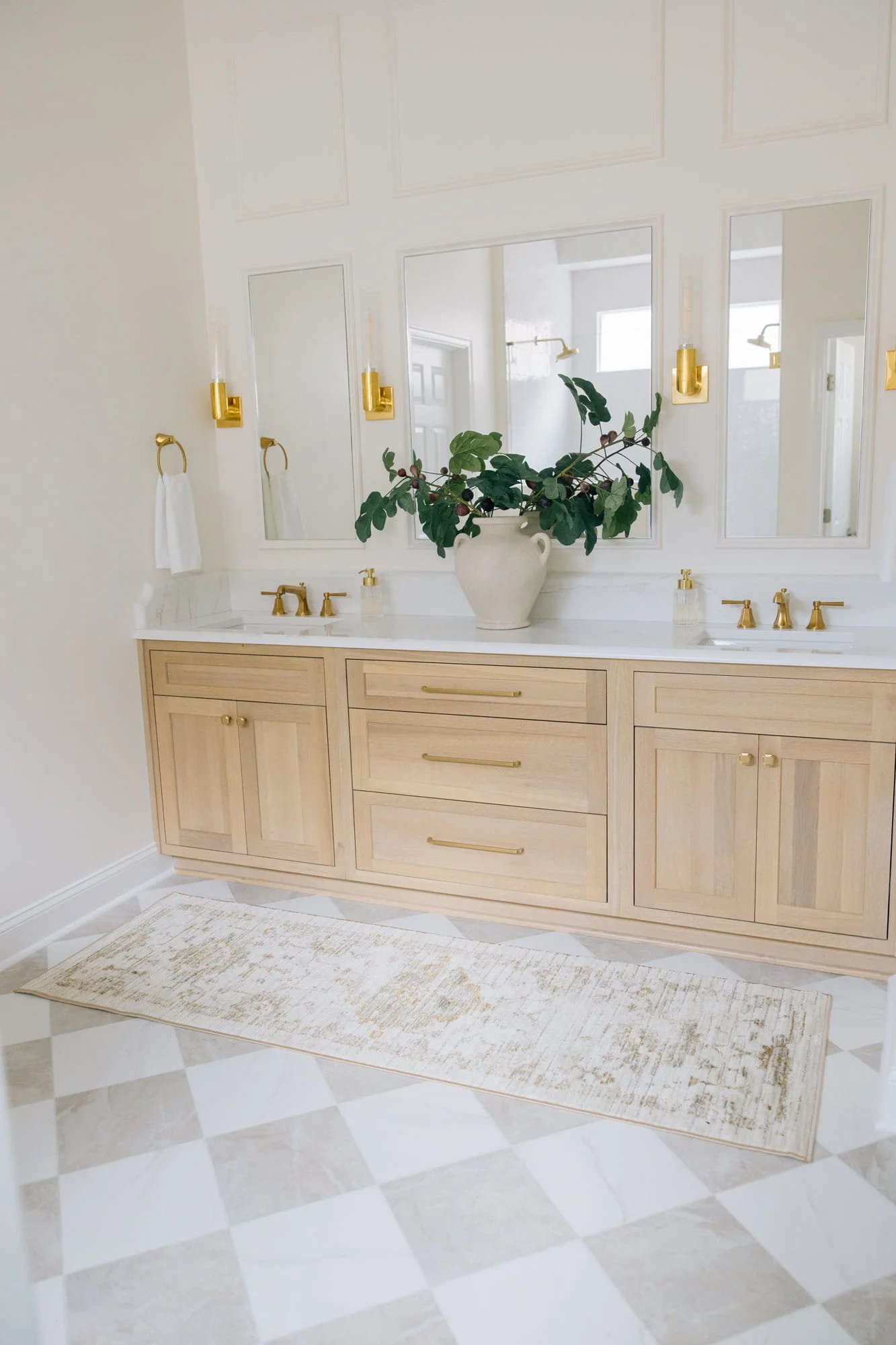 Warm &amp; Timeless Primary Bath in Julington Creek