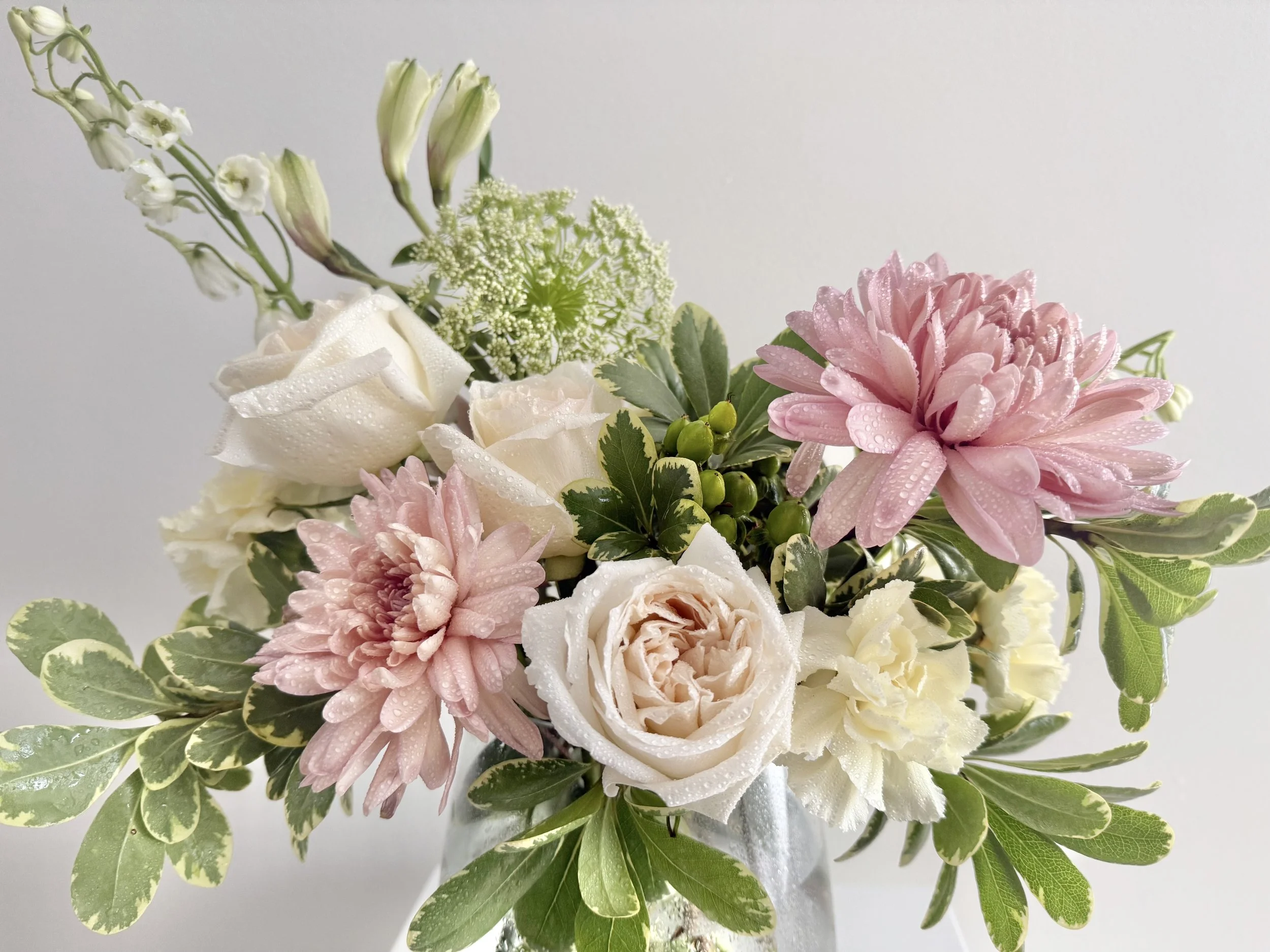 Inside Petals &amp; Posies: Artful Flowers, Thoughtful Gifts &amp; Meaningful Moments