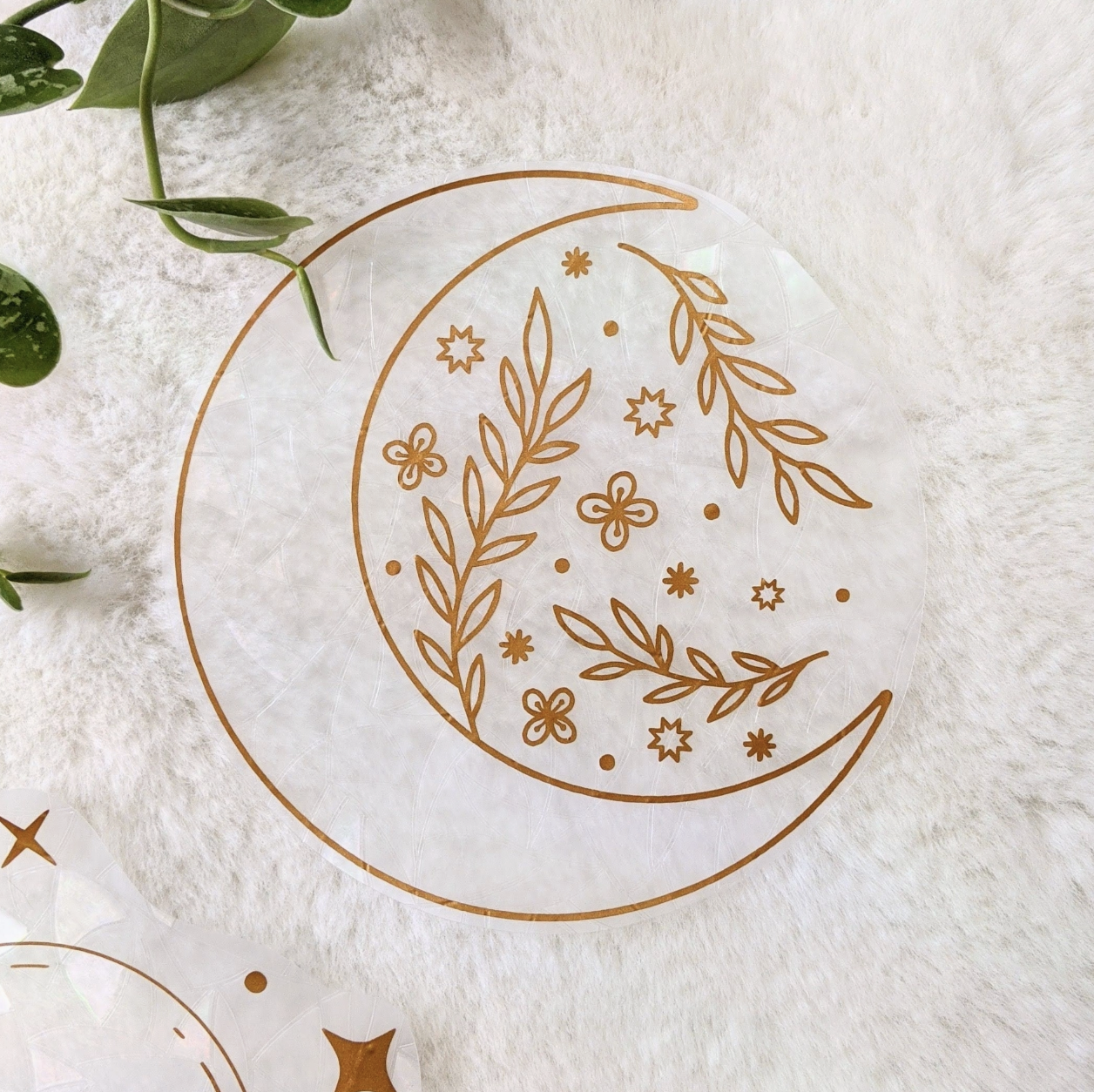 A white and gold crescent adorned with delicate flowers and leaves, creating an elegant and natural design.