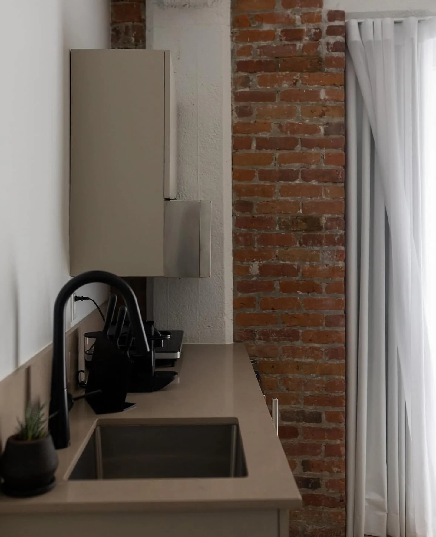 Comme &agrave; la maison, avec une touche de charme du Vieux-Port ✨
&mdash;&mdash;&mdash;&mdash;&mdash;&mdash;&mdash;&mdash;&mdash;&mdash;&mdash;&mdash;&mdash;&mdash;&mdash;&mdash;&mdash;&mdash;&mdash;
Making it feel like home, with a touch of Old Po