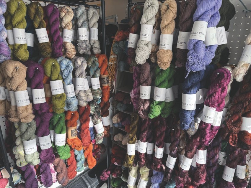 UpStArt – Colors to Die For