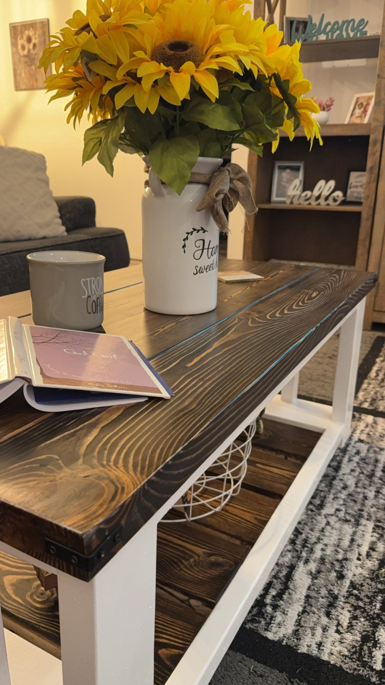 Enhance your living area with our stylish Farmhouse Coffee Table, crafted from high-quality materials for outstanding durability and charm. This table serves as a beautiful focal point, combining functionality with rustic elegance.
Featuring a spaci