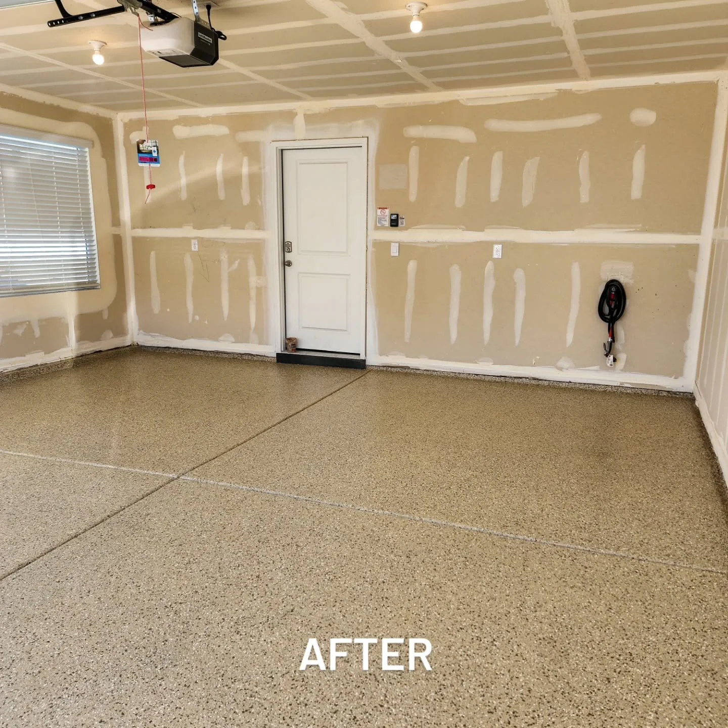 Warm tones for this new epoxy garage floor! 🙌 

#warmtones #epoxyflooring #polyasparticcoatings #surfaceproutah #utahsubcontractors #homeimprovement #epoxyideas #hometransformation #utahconcrete