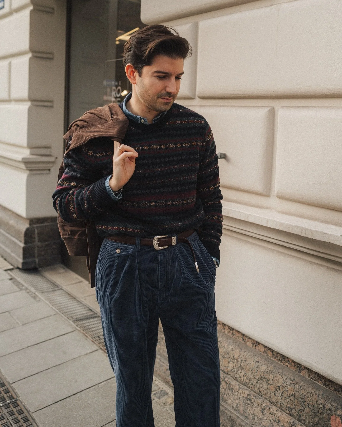 November days call for double-pleated corduroy pants 🍂
If you&rsquo;ve been following me for a while, you know I got this double-pleated Whitman chino from Ralph Lauren after stumbling upon a vintage ad and falling head over heels for it.
Now it&rsq