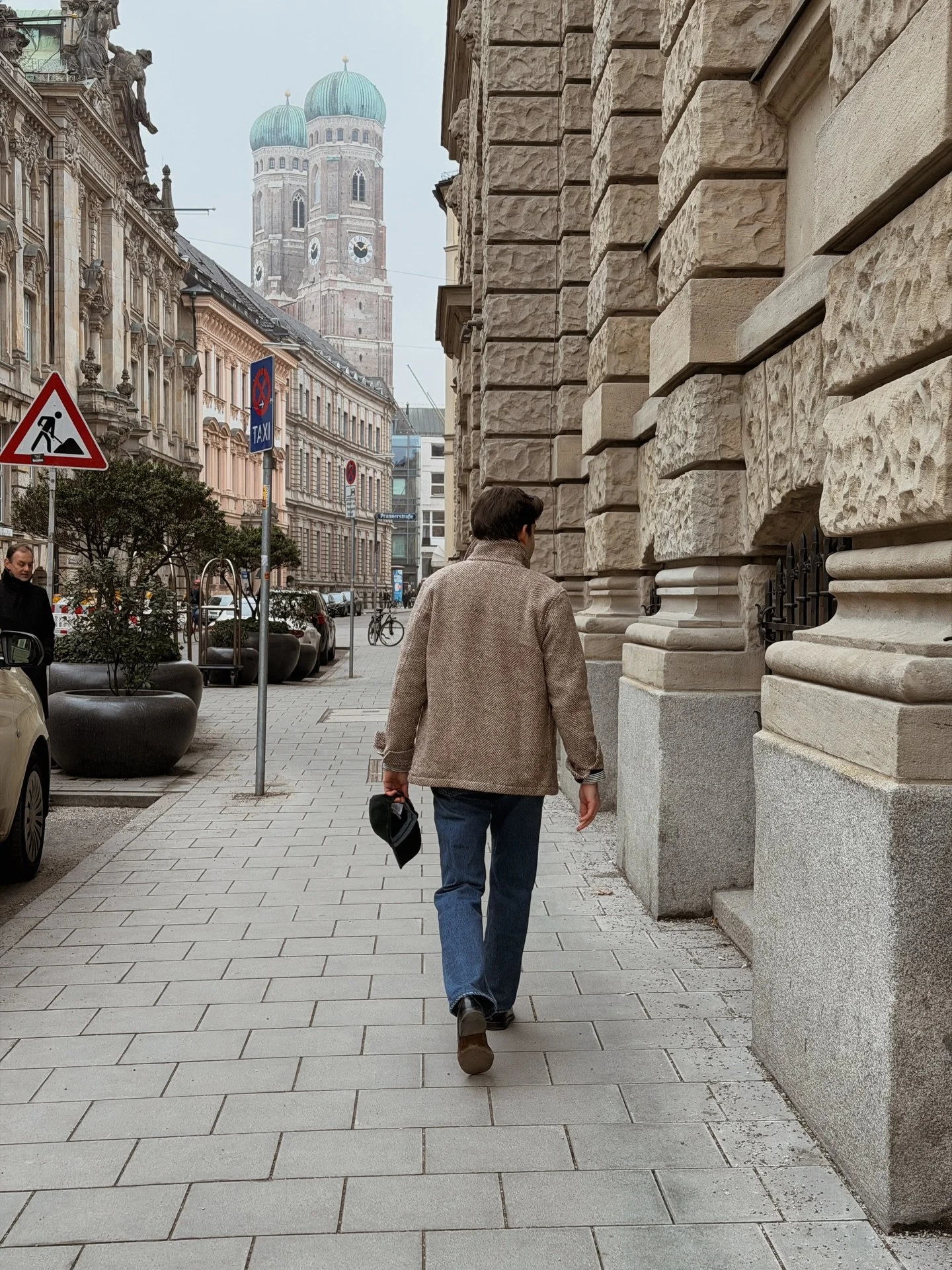 The simple pleasures 💚

#ootdmen #gentstyle #octobreeditions #classicmenswear #ralphlaurenmen 

Ralph Lauren layering | coffee run | ootd men | gentlemen style | classic menswear