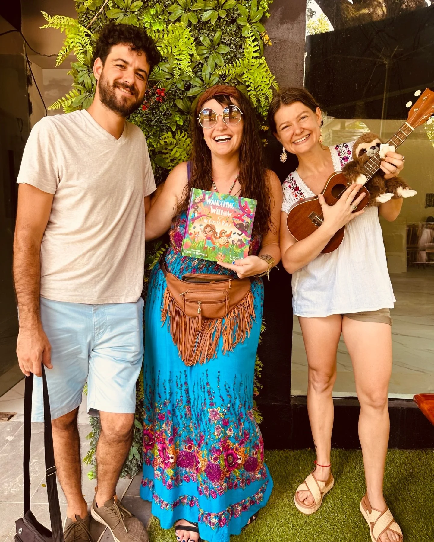 Did the most fun book reading here in Tamarindo, the town that sparked the very first idea of inspiration for Wandering Willow in Costa Rica. ✨🌿

The local community here is truly something special. I was blown away by the turnout, the energy, and a