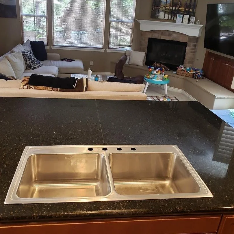 Did you know we install new kitchen sinks! Many homes are upgrading to extended steel or farmhouse kitchen sinks. Ask us how we can help you improve your kitchen space with a new sink.