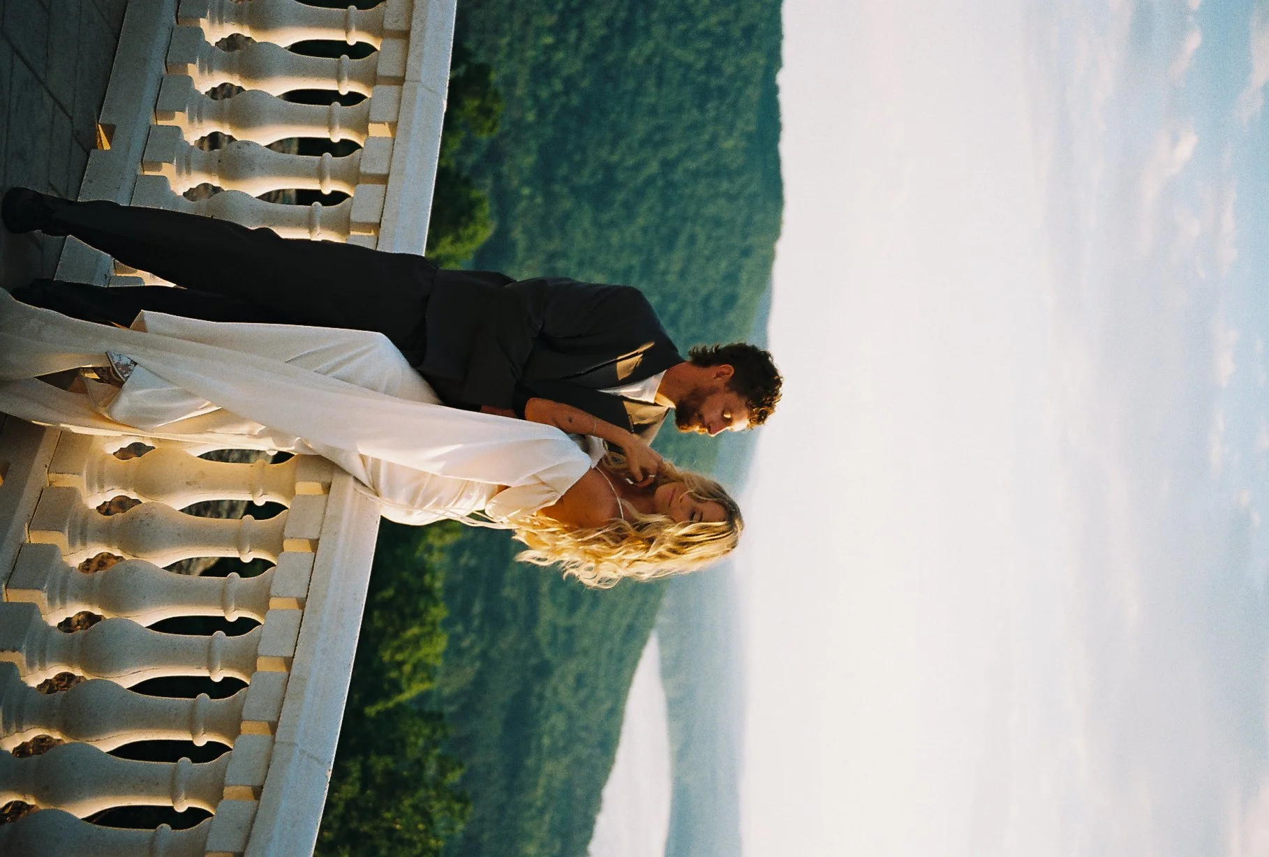 R1-05271-026A.jpg