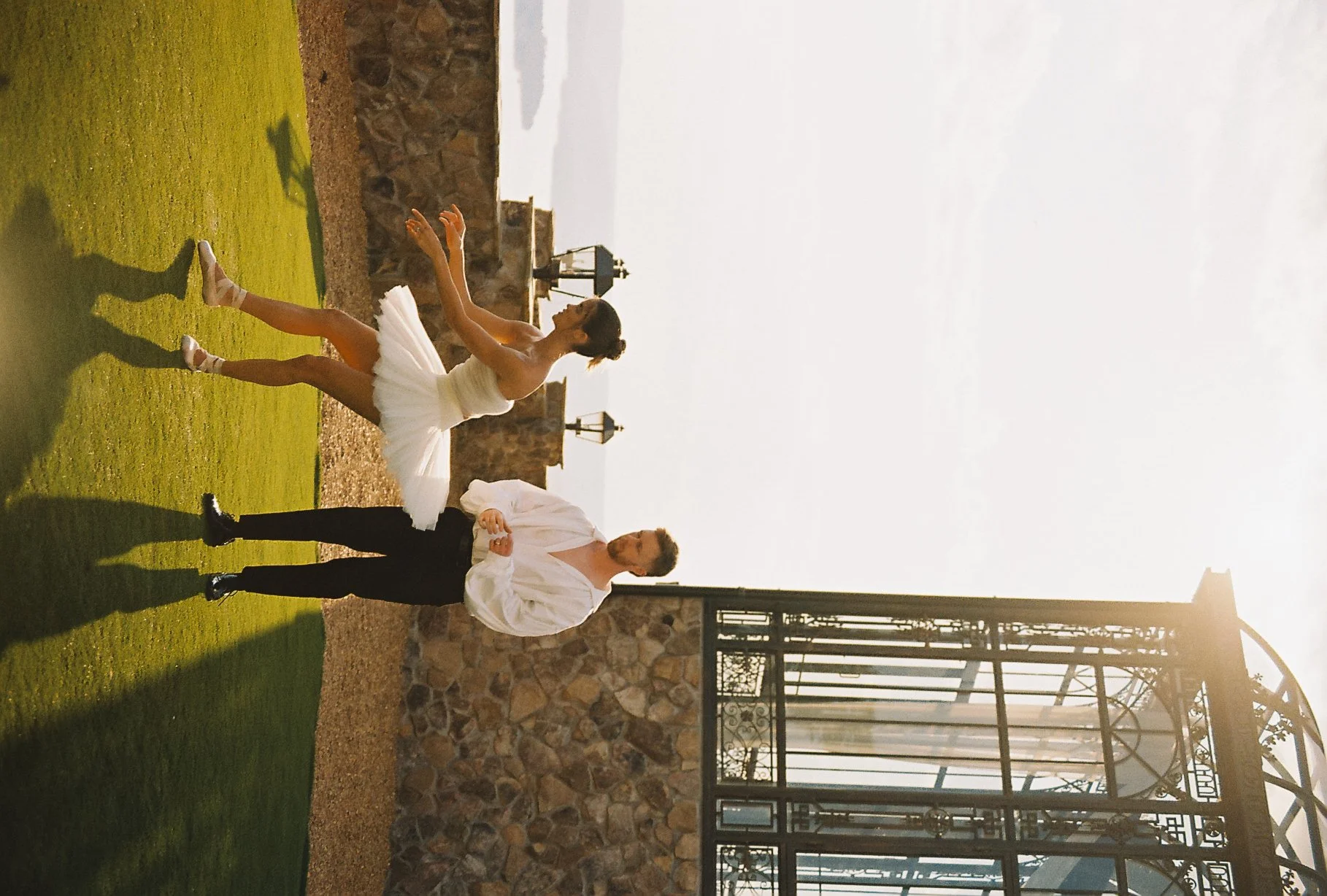 R1-05271-016A.jpg