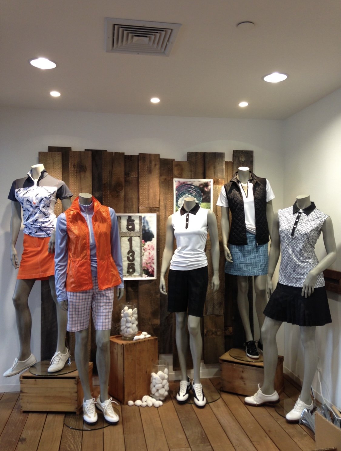 Cutter & Buck Showroom Fashion Presentation Pop Up Display Design and Installation Retail Store Front, Window Display, Hope Misterek