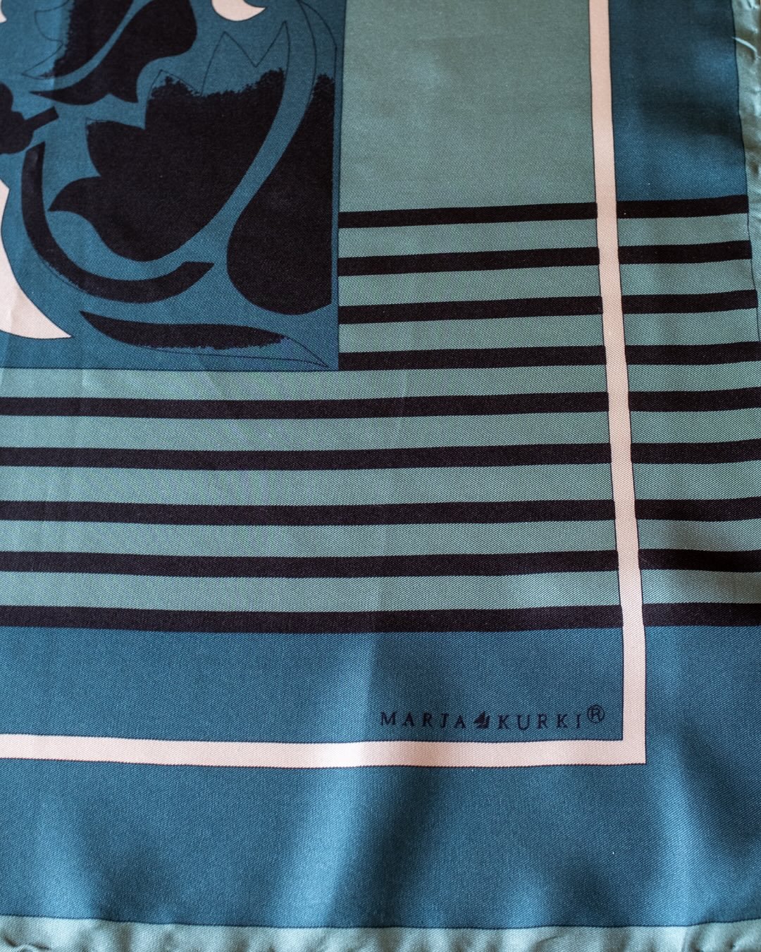 Bold lines, soft silk. This vintage Marja Kurki scarf has a new life ✨ reimagined into a scrunchie that&rsquo;s equal parts effortless and elevated you can wear everyday. 💙 #quietluxury #silkscrunchie #vintagesilk #vintagesilkscarf