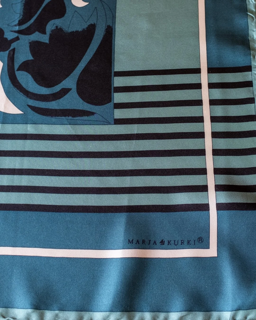 Bold lines, soft silk. This vintage Marja Kurki scarf has a new life ✨ reimagined into a scrunchie that&rsquo;s equal parts effortless and elevated you can wear everyday. 💙 #quietluxury #silkscrunchie #vintagesilk #vintagesilkscarf