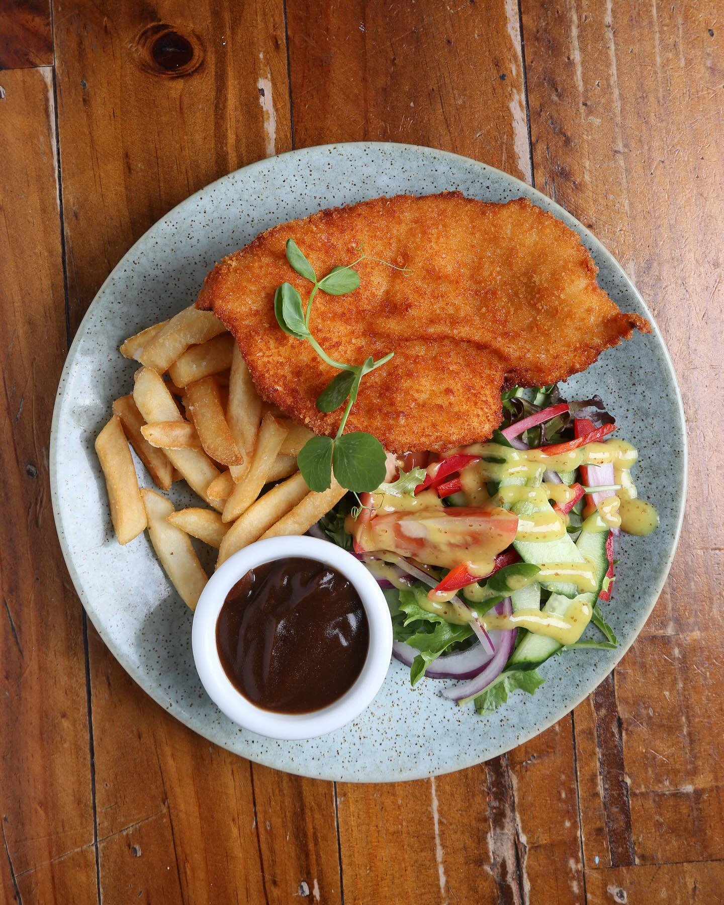 Try One of Our Lunch Specials!
Enjoy a delicious Chicken Schnitzel for just $15
Available Monday to Friday only &ndash; Don&rsquo;t miss out!