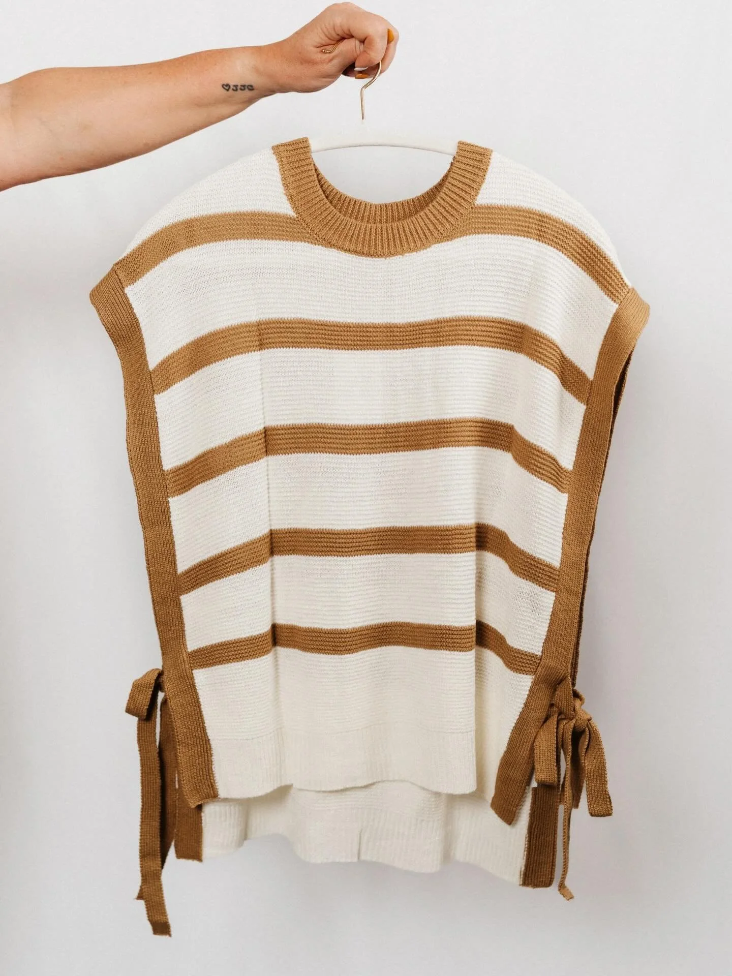 Fall/winter pieces are live on our website! 

#womenclothing #fallfashion #winterfashion #boutique #womenboutique #clothingboutique #womenfashion