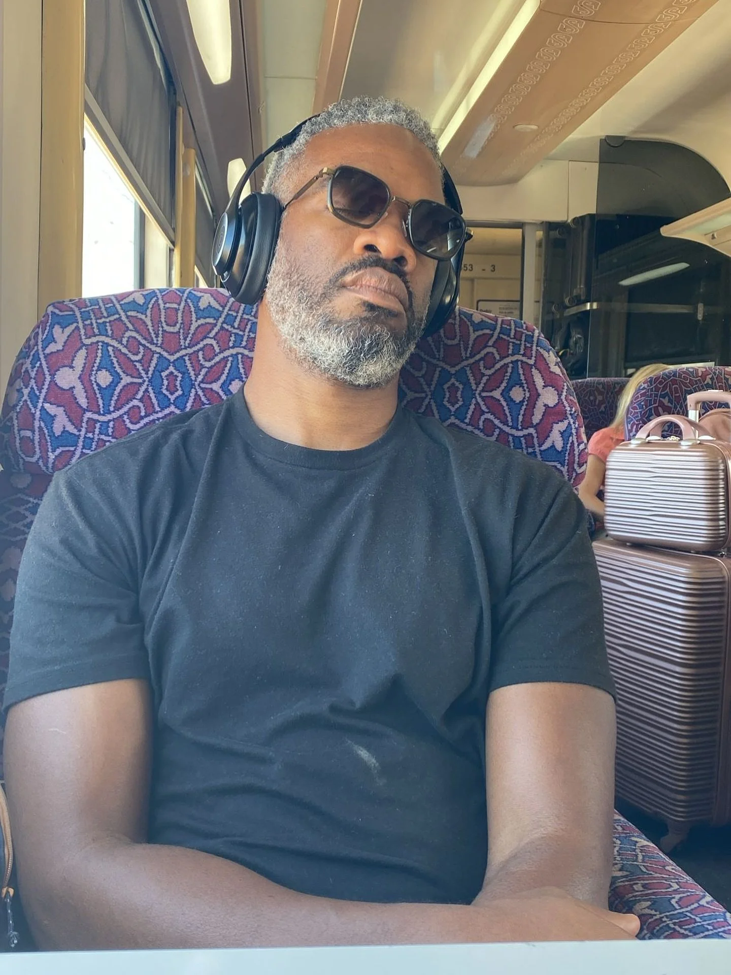 Yes I have been sleeping. I am working on some stuff. If you care, you’ll be hearing from me soon. Have a great fall season. AKKA, Paris Plus, 1-54 London and more are approaching fast. Enjoy! And buy some damn art ! 
#busy #sleeping #artadvis