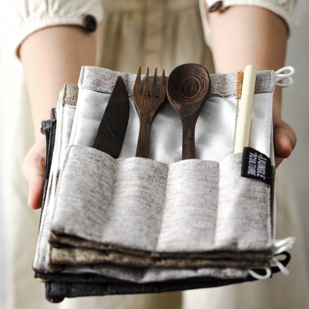 Ebony-Cutlery-Set-by-Jungle-Culture_d9f7d13a-eb83-4b4d-9c8e-1c4a053df84a.jpg