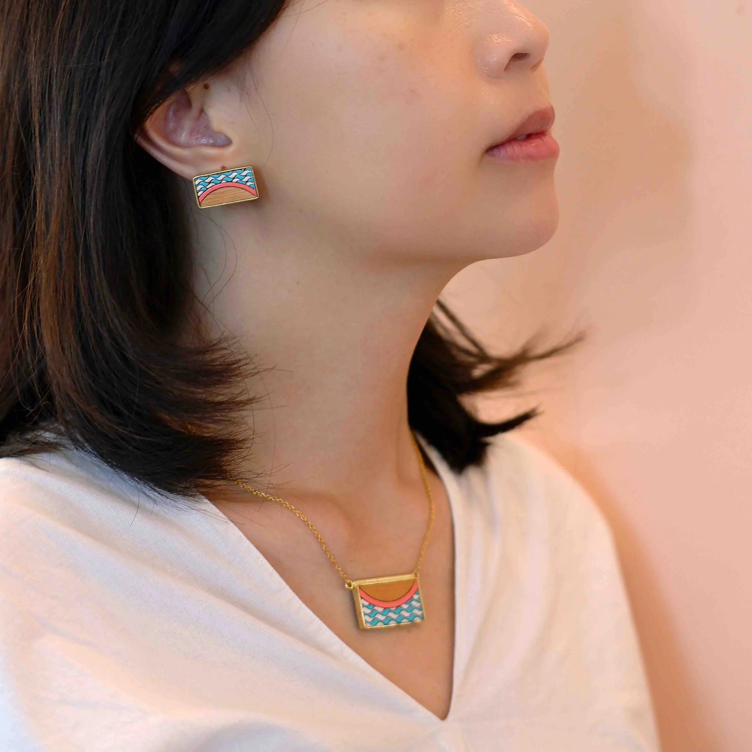 SeasideEarNeck_M2_S-2_36d9734a-3e16-4f5c-bcd3-c815e30b1e83.jpg