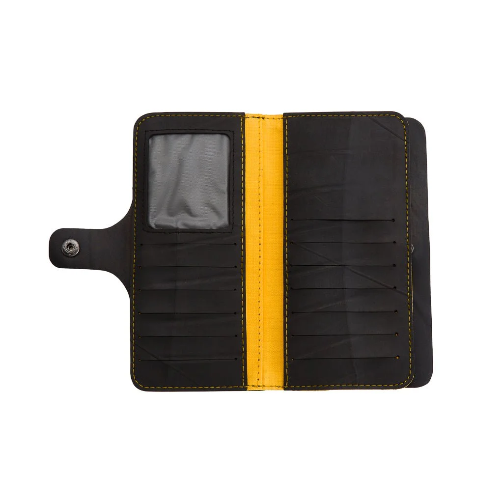 paguro-recycled-rubber-vegan-purse-card-slots-transparent-window.jpg