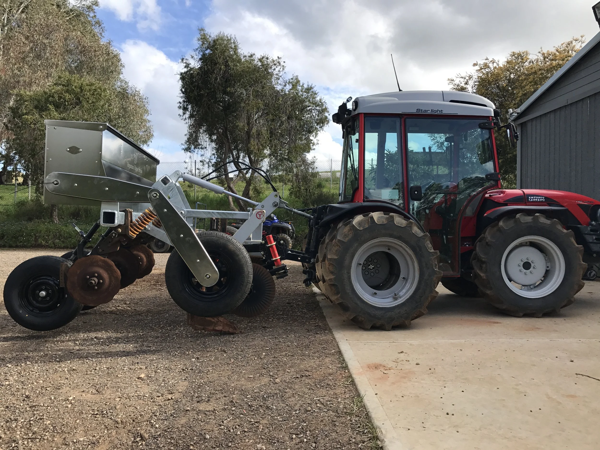 2017 - Regrarians Ripper Seeder MK1