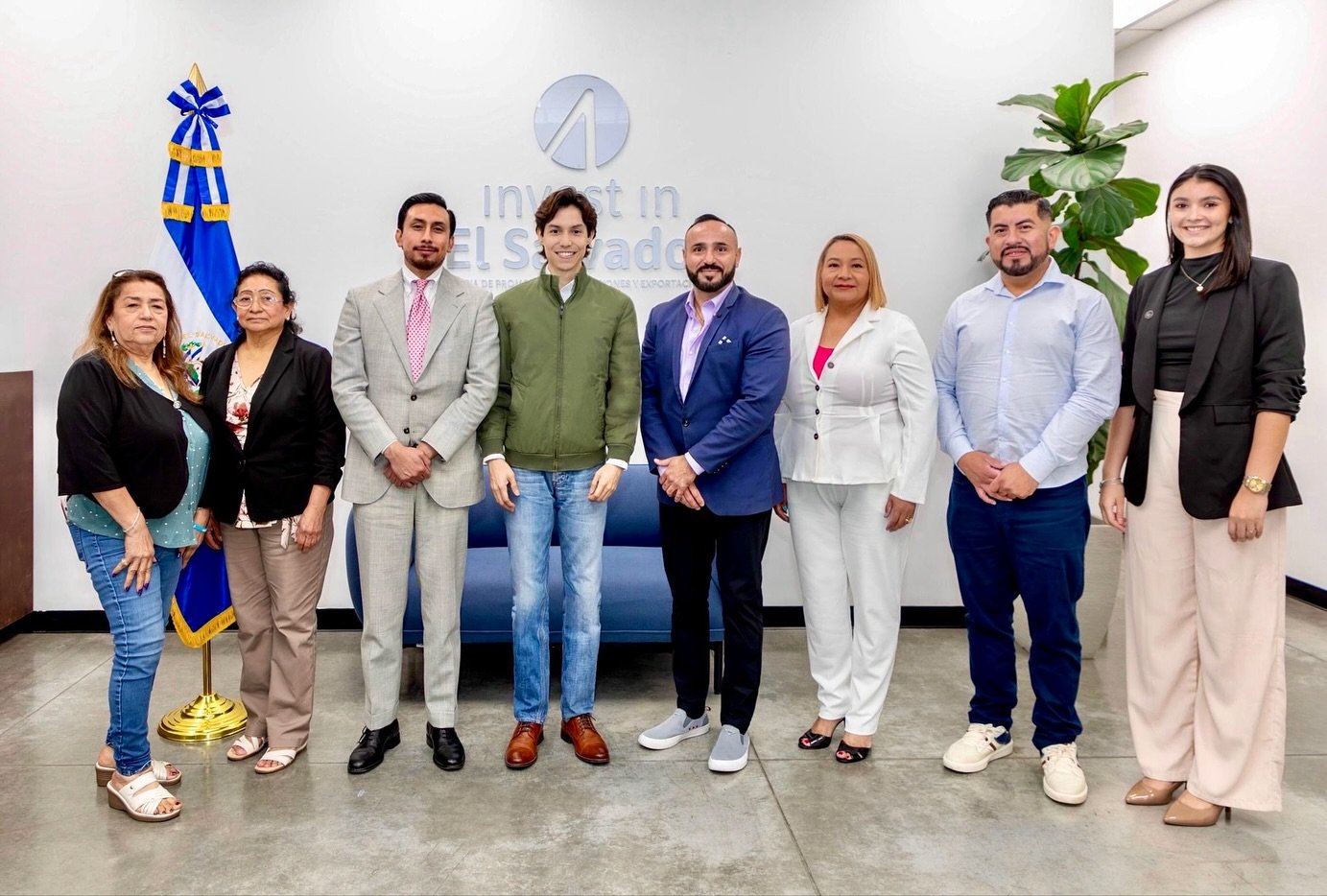 With sincere gratitude to @rodrigoayalasv and the "Invest in El Salvador" (@investinsv) team for graciously hosting our team to discuss new opportunities for strengthening investment ties between the United States and El Salvador.

@investi
