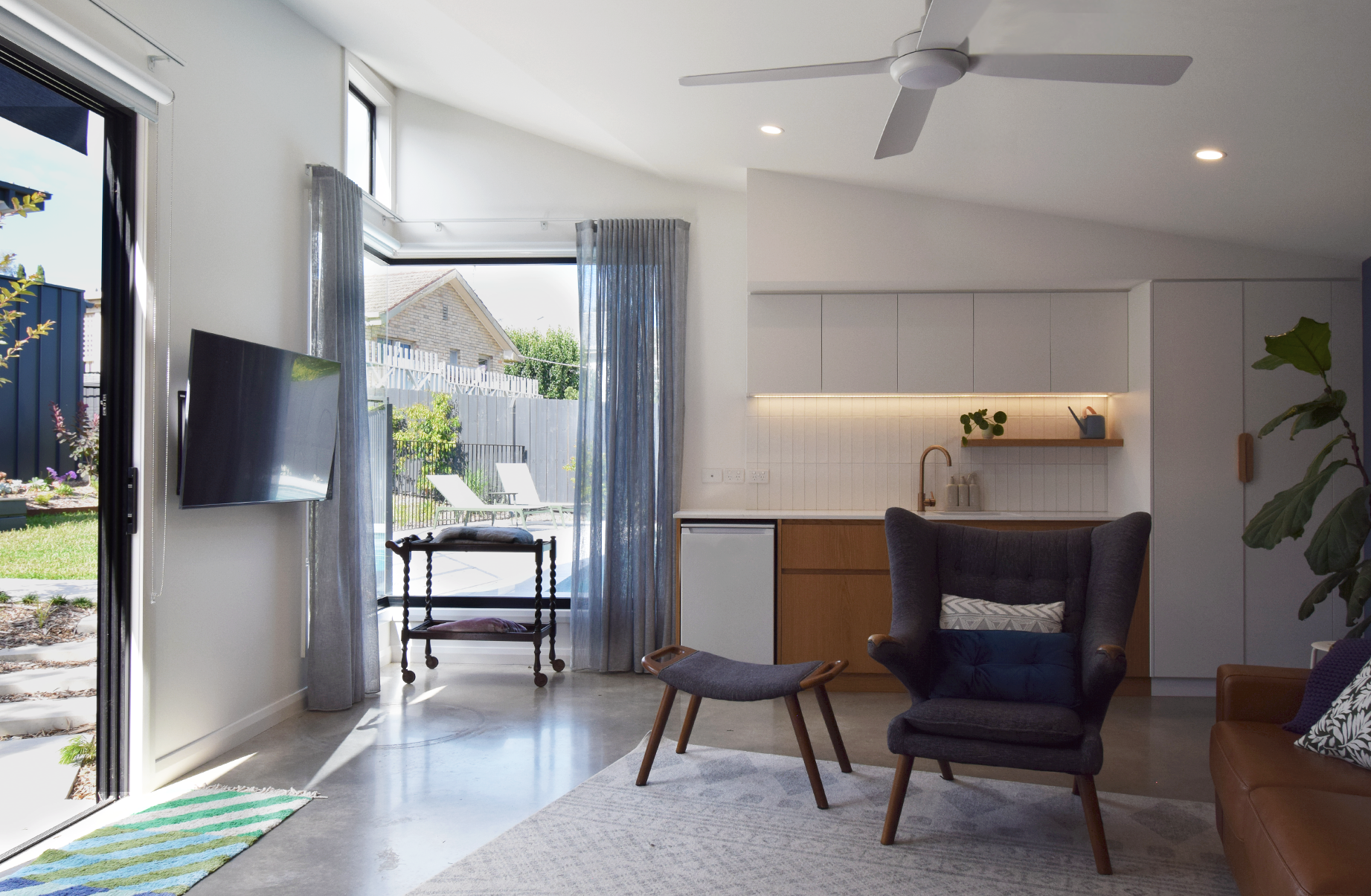 1. POOL HOUSE - INTERIOR.png