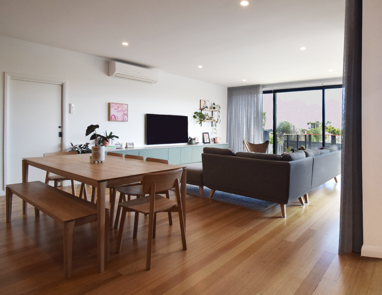 10. LOUNGE ROOM VIEW A.png