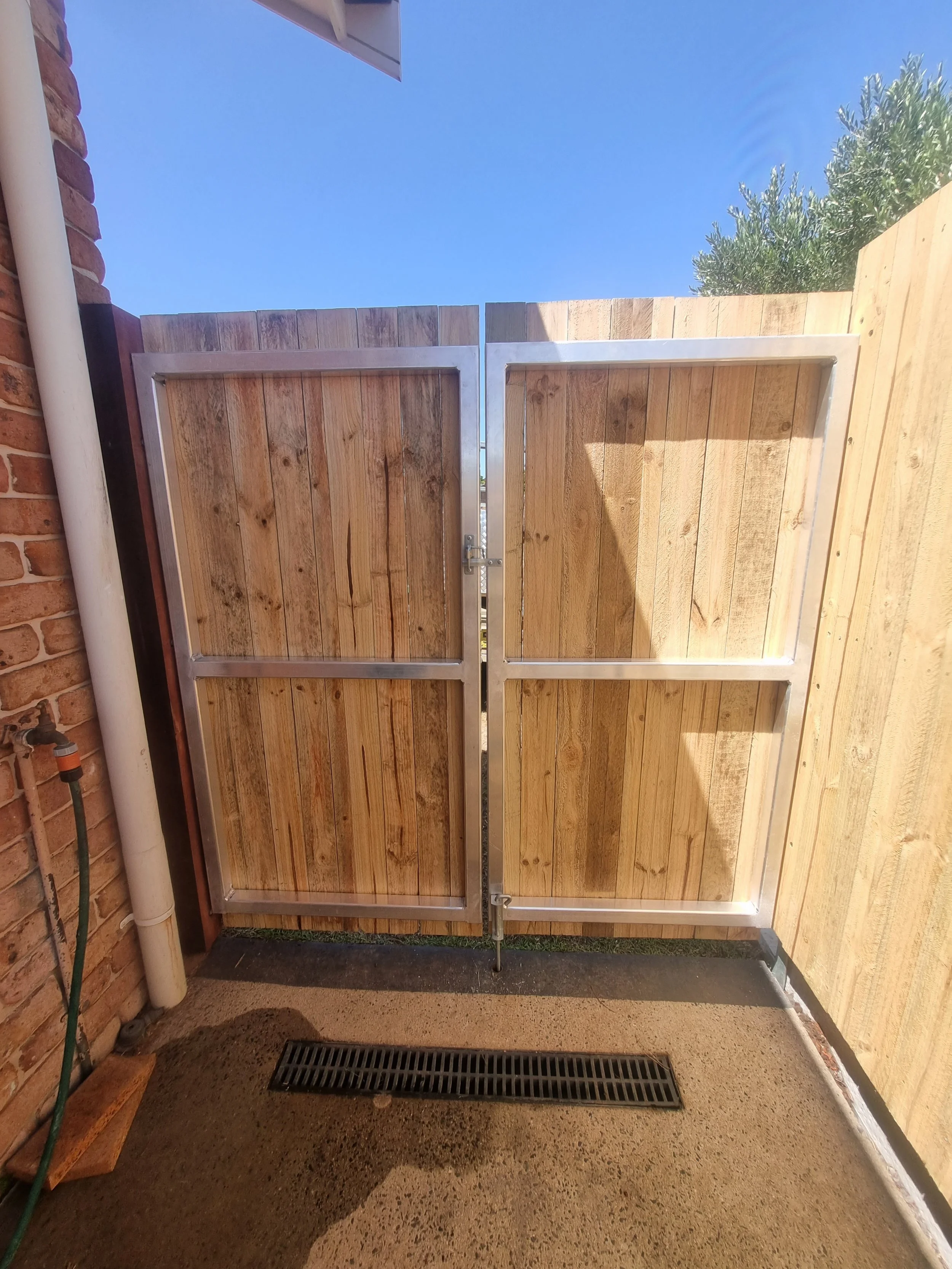 East Ballina Timber Gates with Aluminum frame. East Ballina Landscaper.