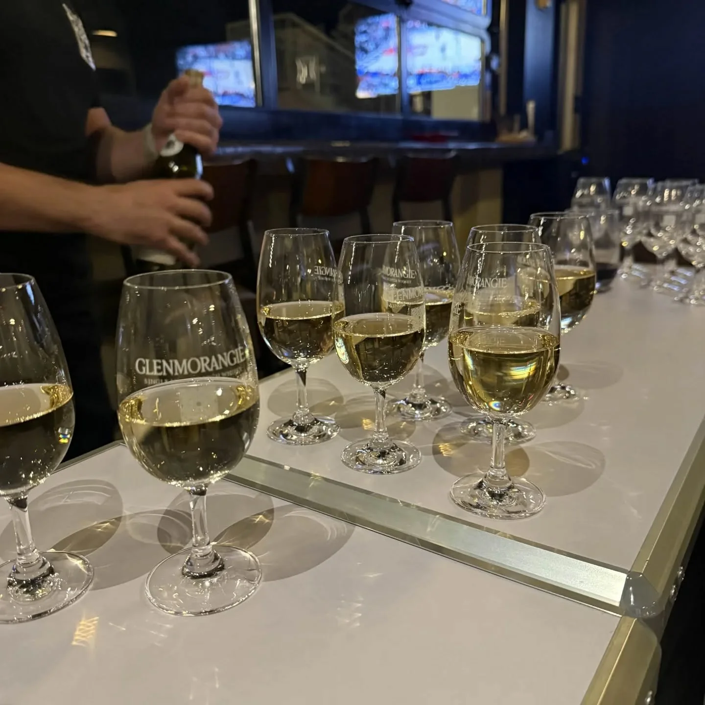 Another incredible tasting night in the books! 🍂

A massive thank you to the amazing crowd that packed Puro Cigar Bar last night for our November get-together. The pre-Thanksgiving energy was perfect, and we loved seeing this community come together