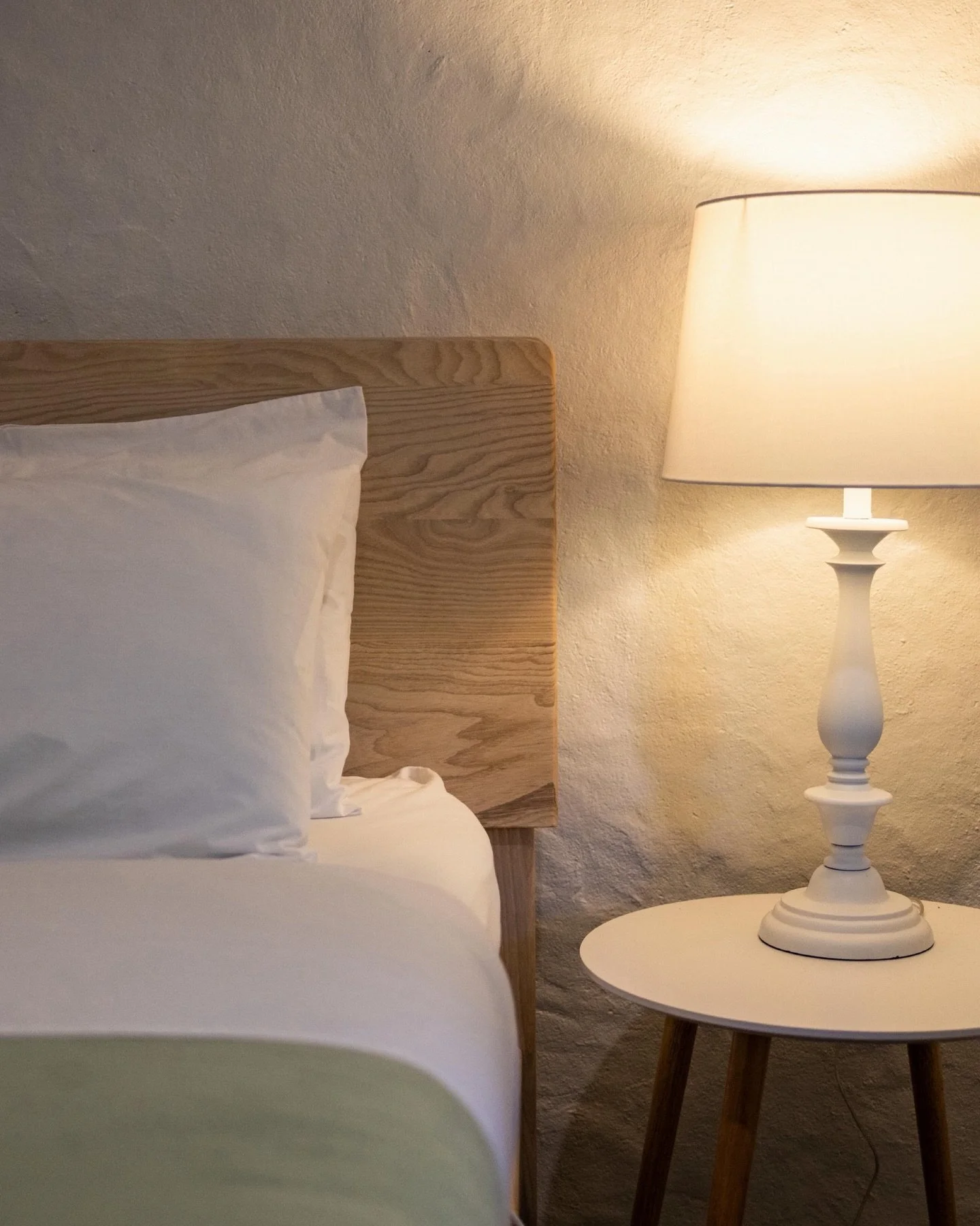 Your weekend could look a little something like this ✨

Hutt River Cottage is ready and waiting for you; glass of wine in hand, cosy interiors and soft Clare Valley light.

Available this weekend &ndash; book via our website to receive a special disc