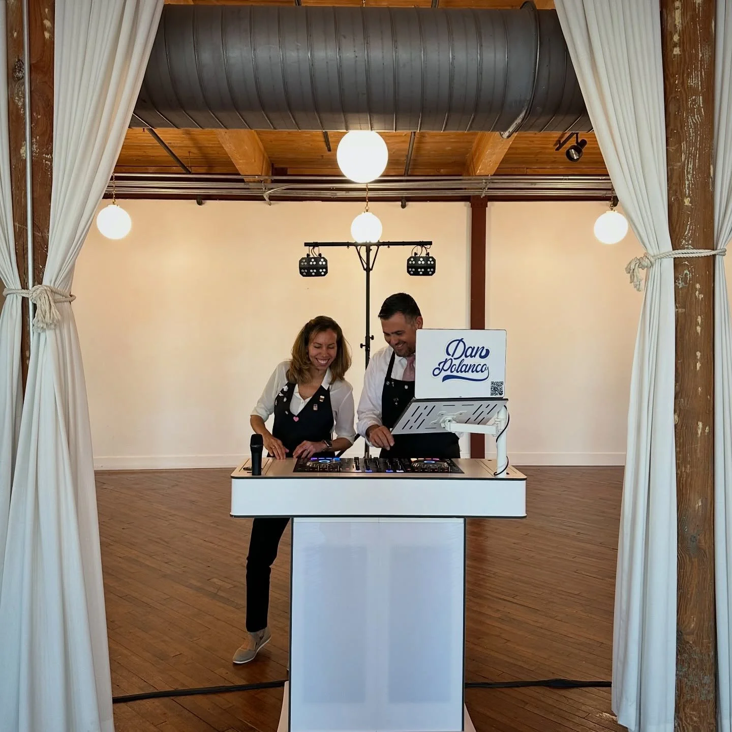Job swap with @lepetitcafe_d_estrada! 🤪 Seriously though, super excited to work with them again for the 2nd time at a wedding and their coffee is getting rave reviews! If you&rsquo;re thinking of having a coffee bar at your next event, book them, tr