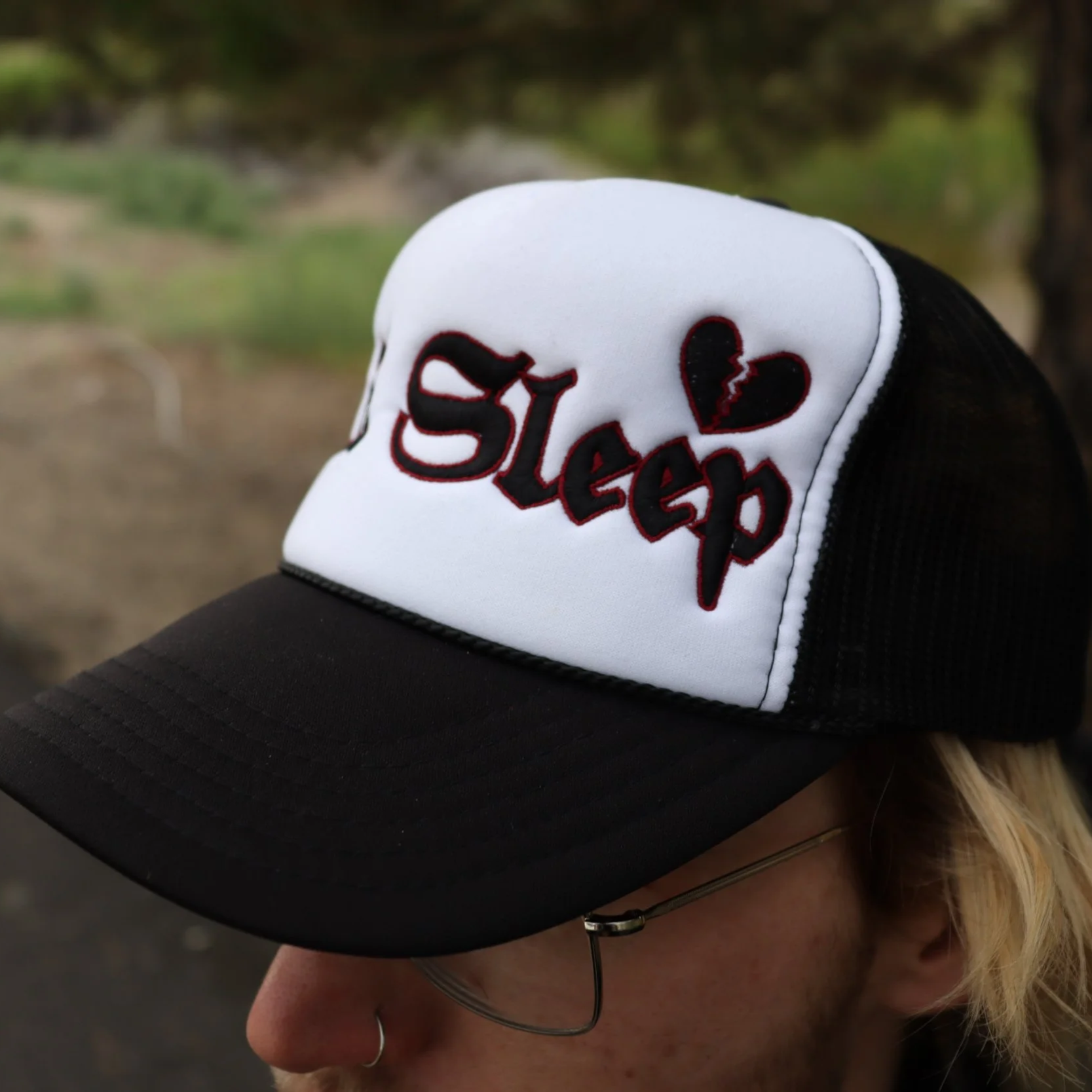 Right+Trucker+Hat.png
