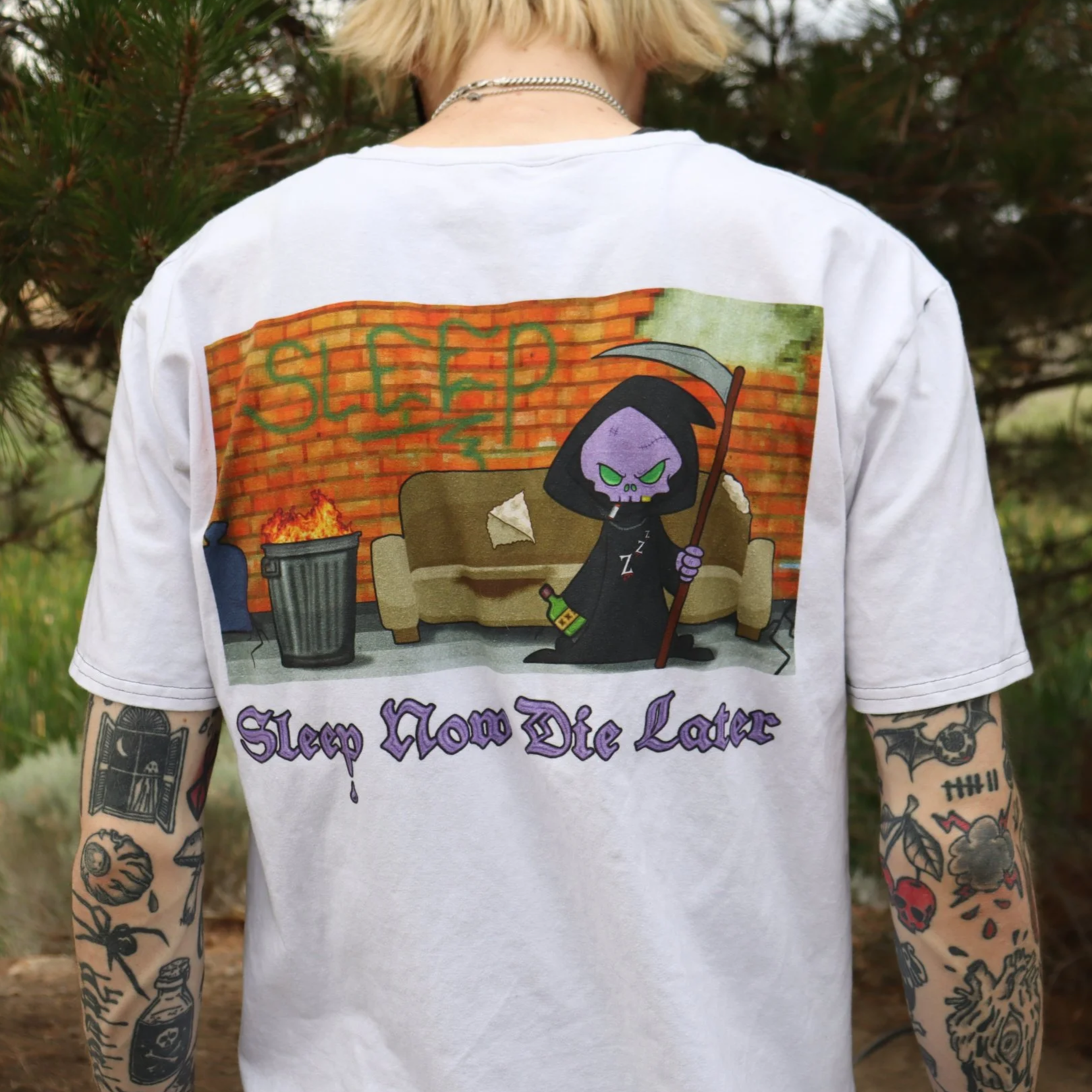 Back+Close+White+T-Shirt.png