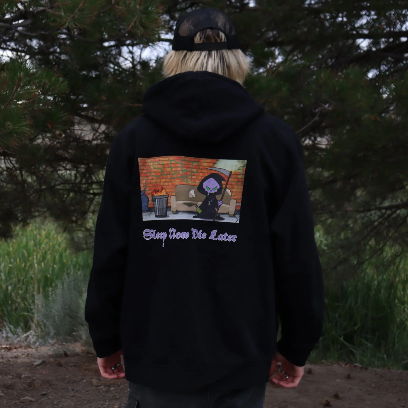 Back+Wide+Black+Zip+Up.png