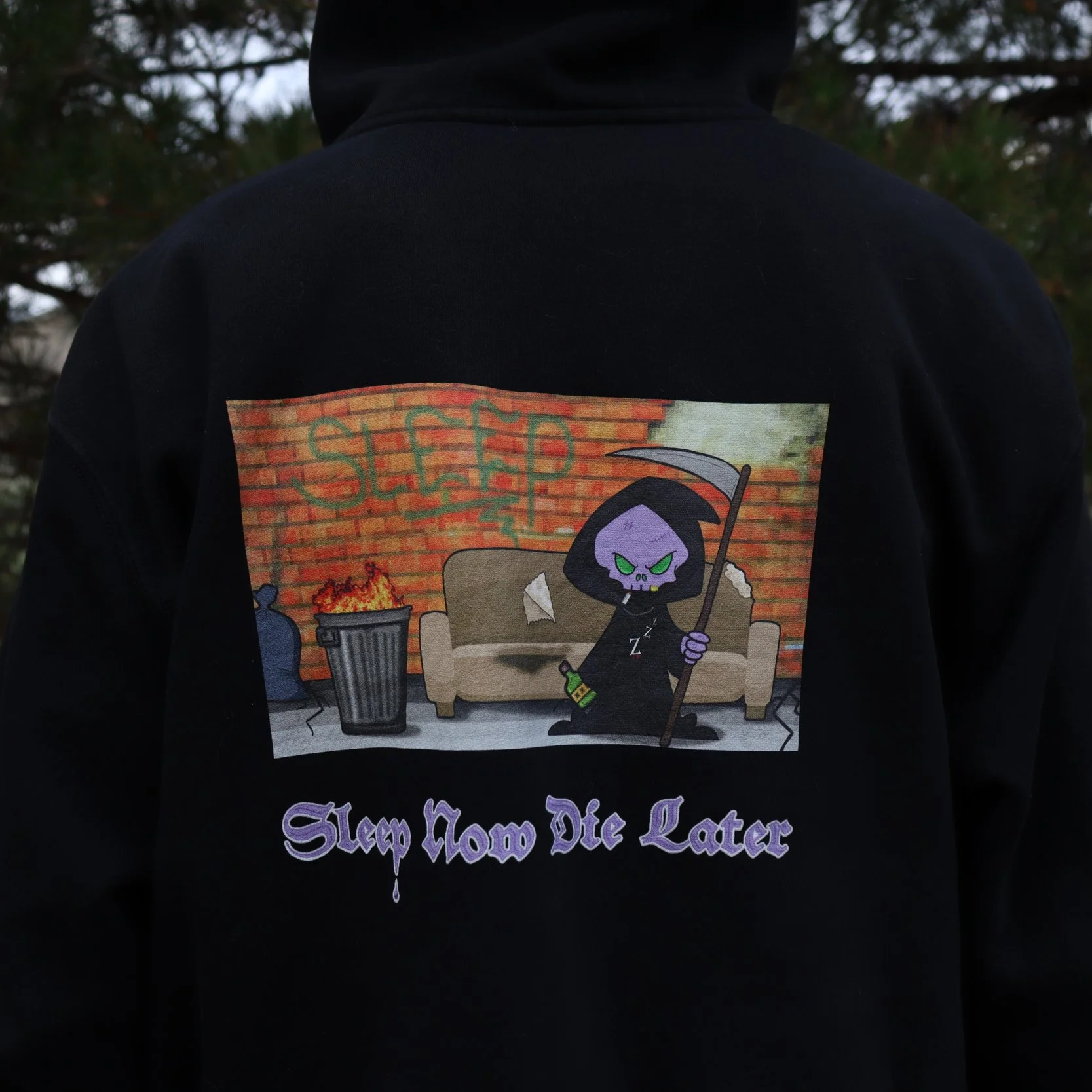 Back+Close+Black+Zip+Up.png