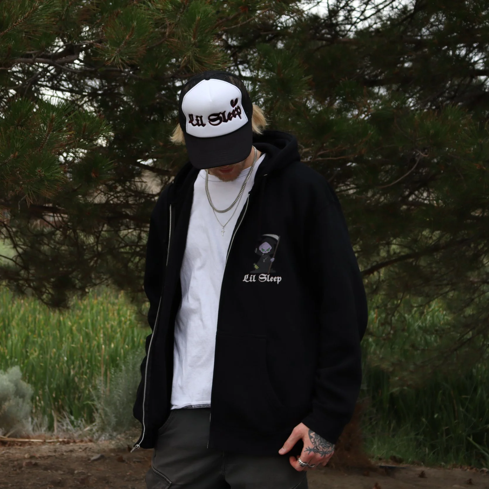 Front+Wide+Black+Zip+Up.png