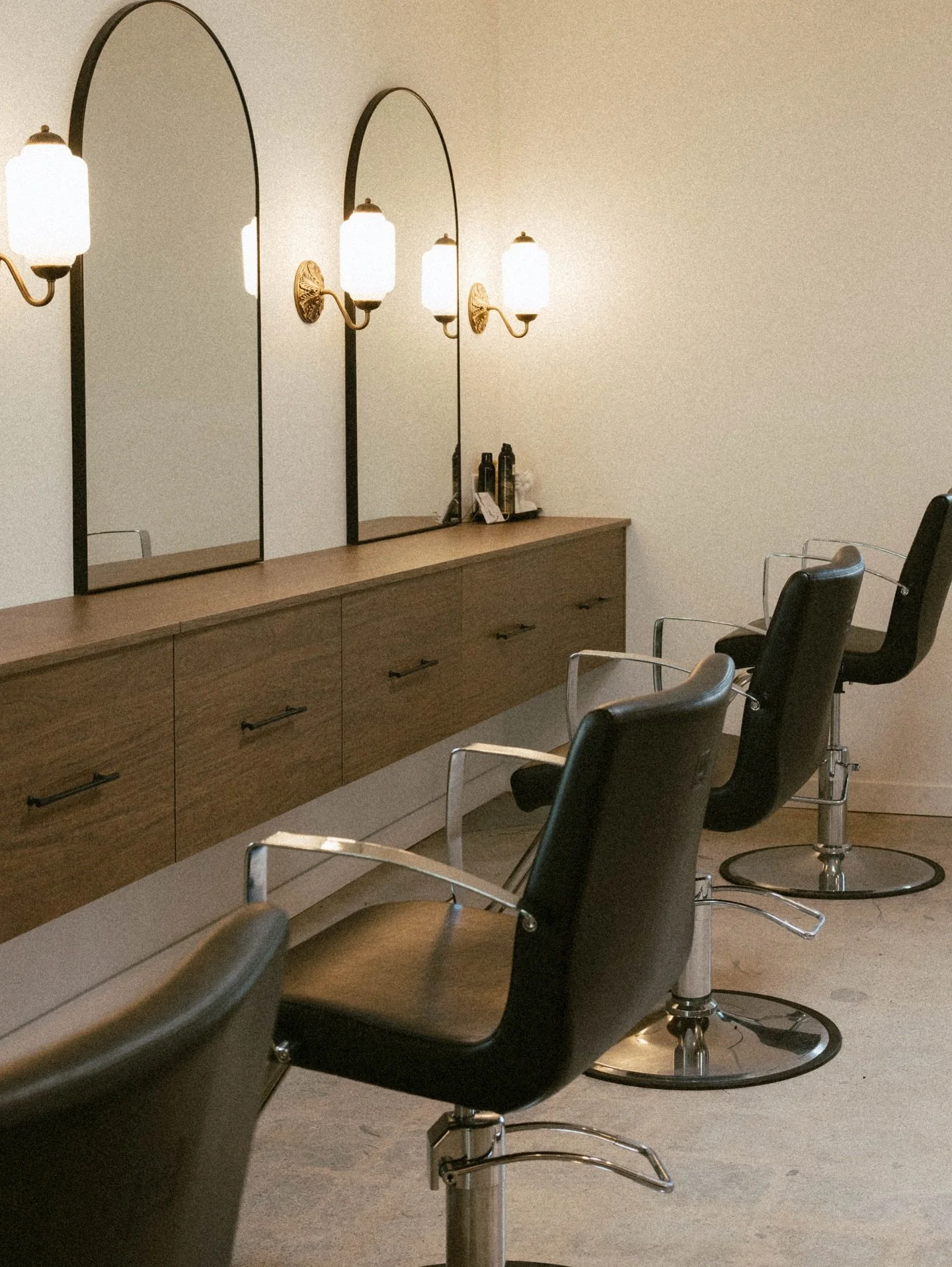 Step into The Common, where style meets good energy. Come experience personalized styling, expert artists, and a space designed with you in mind. Book your visit today: 𝘵𝘩𝘦𝘤𝘰𝘮𝘮𝘰𝘯𝘴𝘢𝘯𝘤𝘭𝘦𝘮𝘦𝘯𝘵𝘦.𝘤𝘰𝘮⁣
⁣
Thank you @vlentine for captur