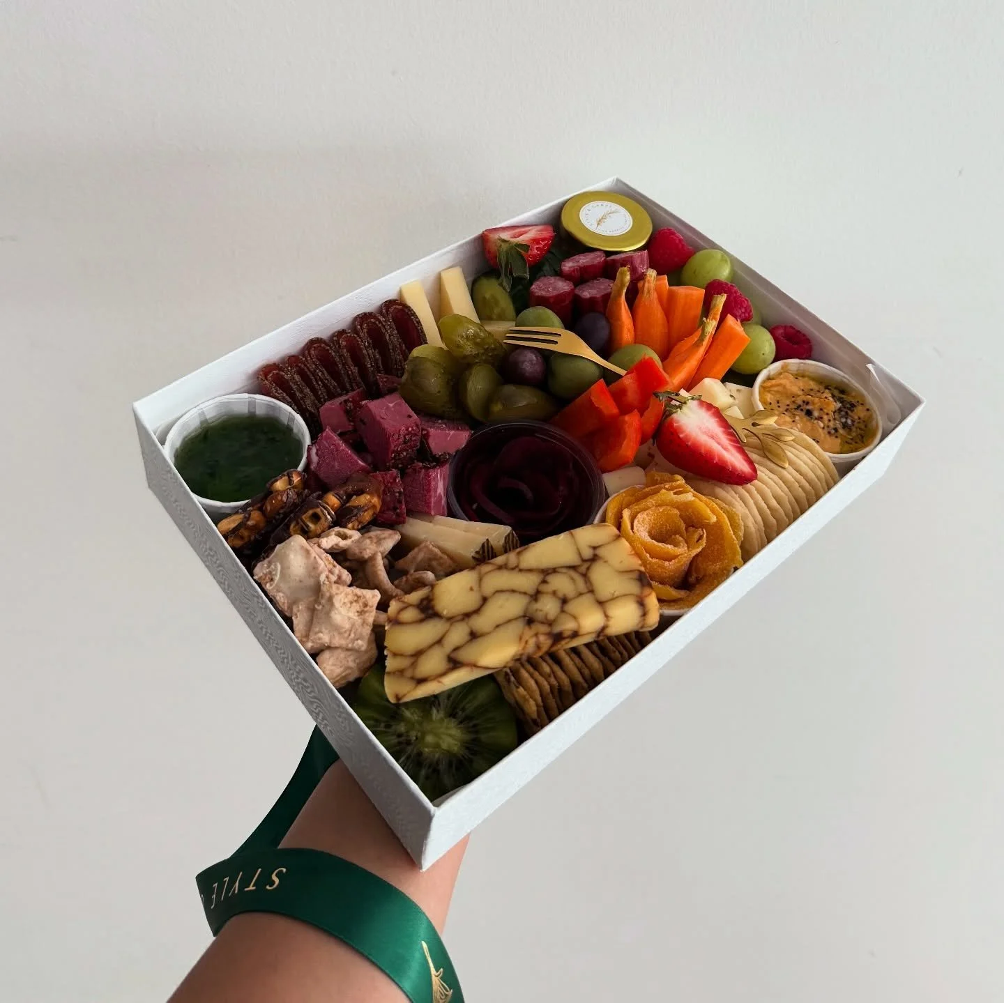 Happy March, lovelies! 

February was a confusing mix winter and spring so I&rsquo;m hoping March brings us the real spring vibes coz I sure am ready to put my winter gear (and blues) away. 

You know what&rsquo;s not fickle? This box. This box gives