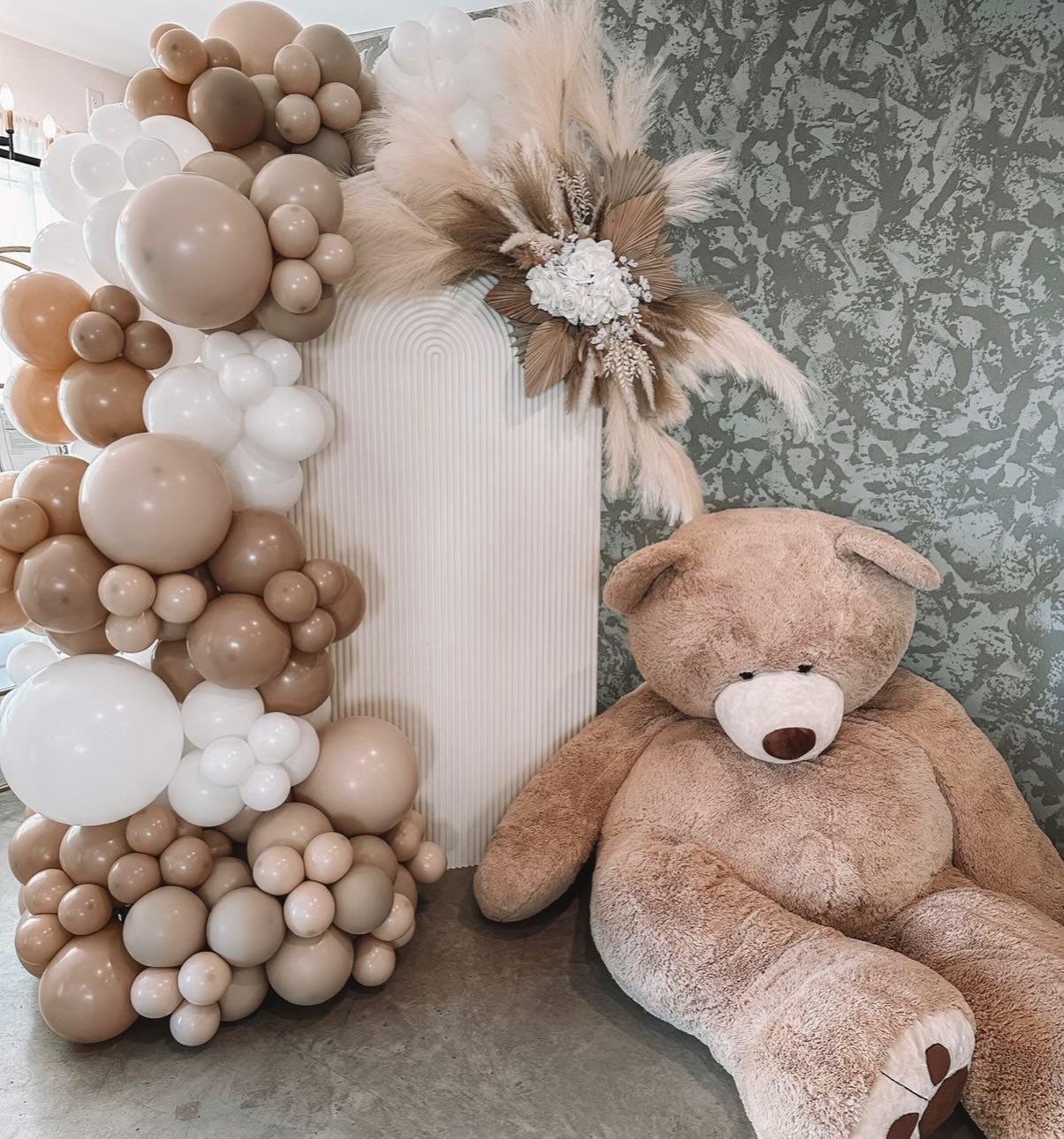 Monday Memories 🧸

We love looking back at client photos and seeing all of the incredible elements incorporated. 

Our event space is such a beautiful and versatile  place to host your intimate gatherings - like this Baby Shower for @kelsikendel 🍼
