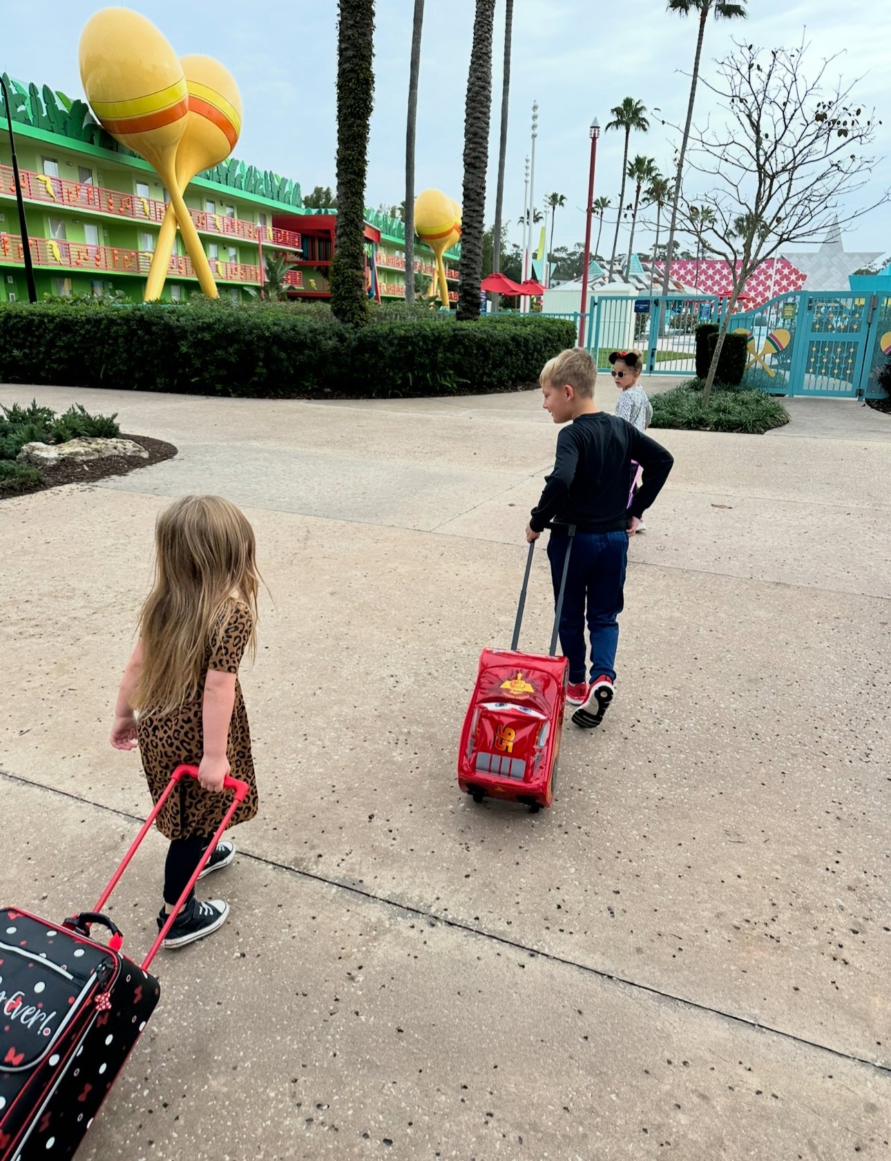 Stress-free goodbyes with Disney’s airport luggage transfer