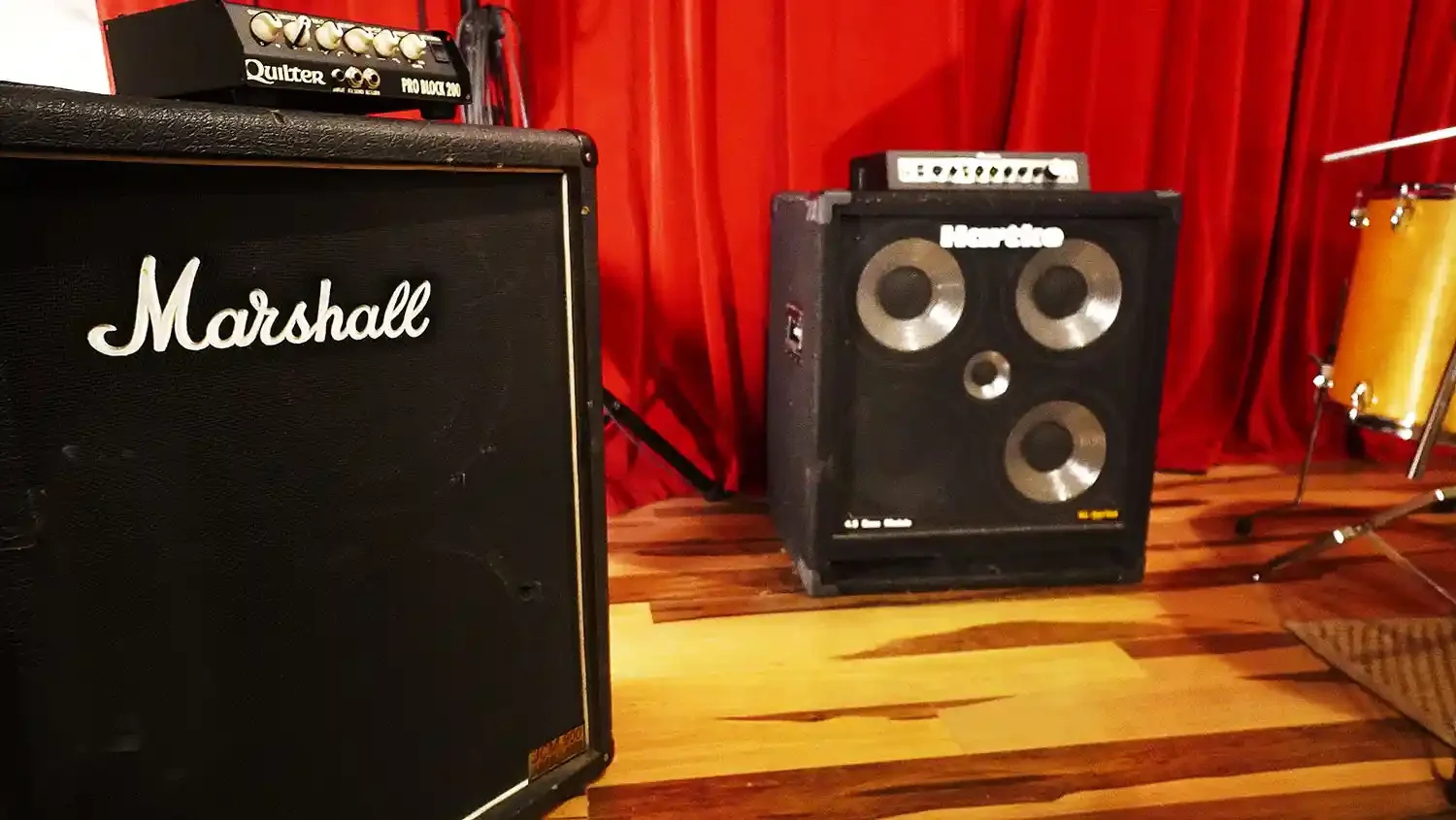 Amplificateurs Hartke et Marshall