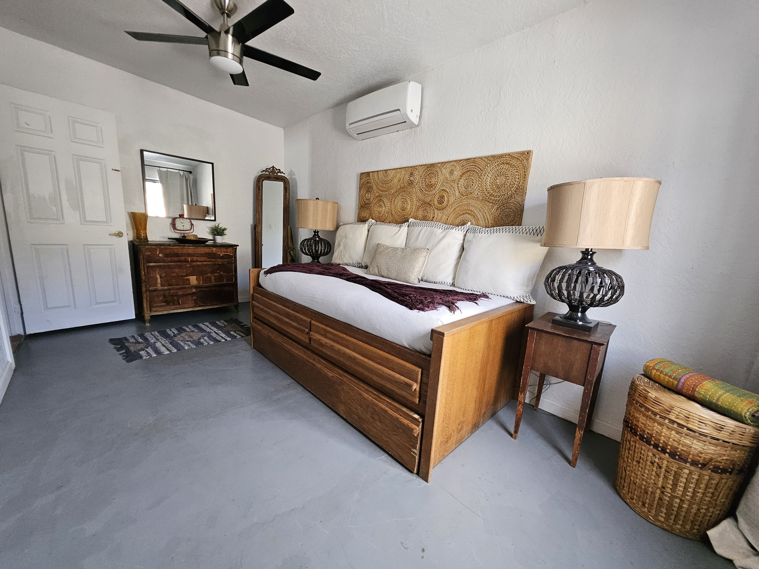 The Cove Room is directly connected and accessed through the Baja Room. It offers a trundle bed with two twin mattresses.