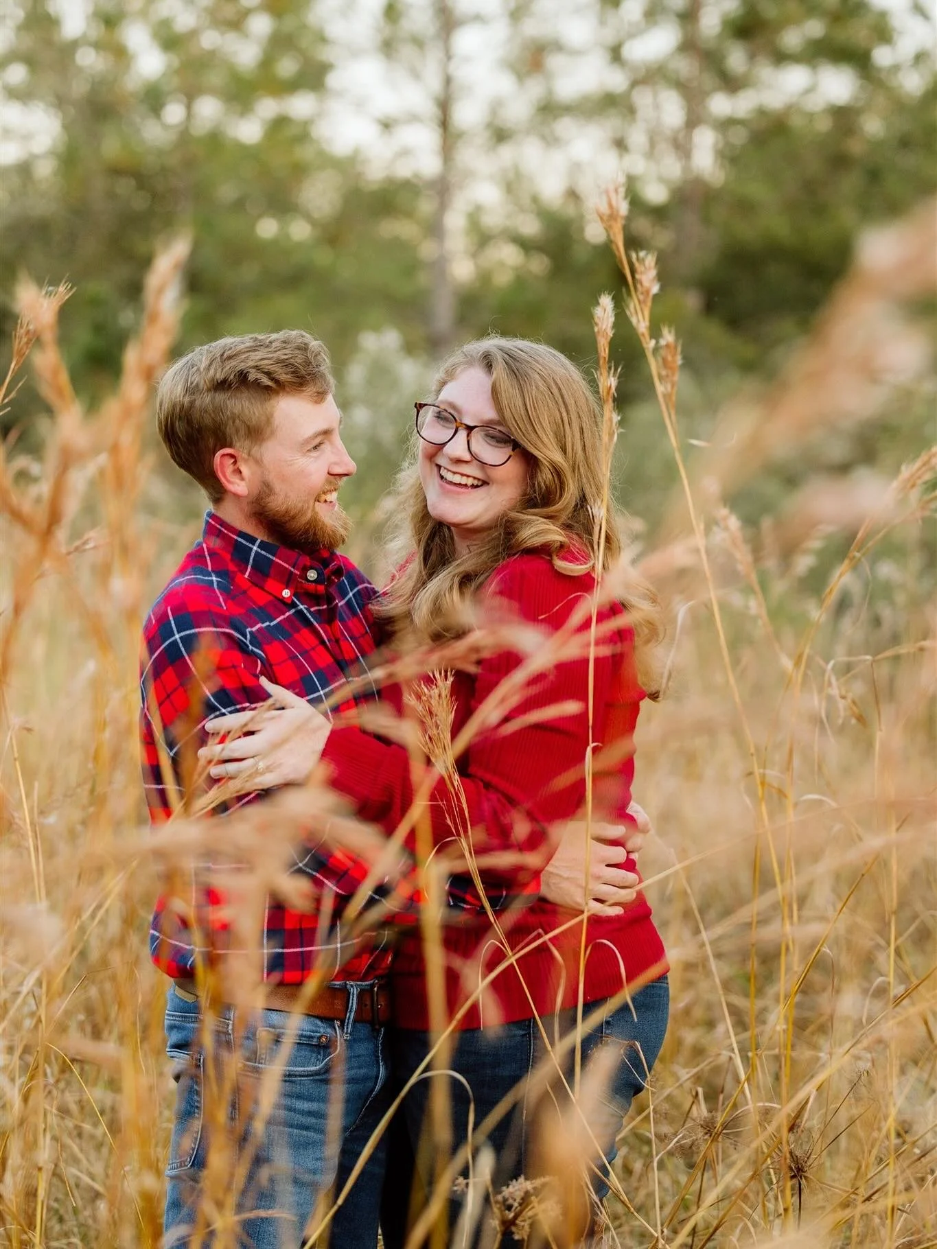 Fall is here, and these two are 6 weeks away from getting married!! 🤍🧡💛