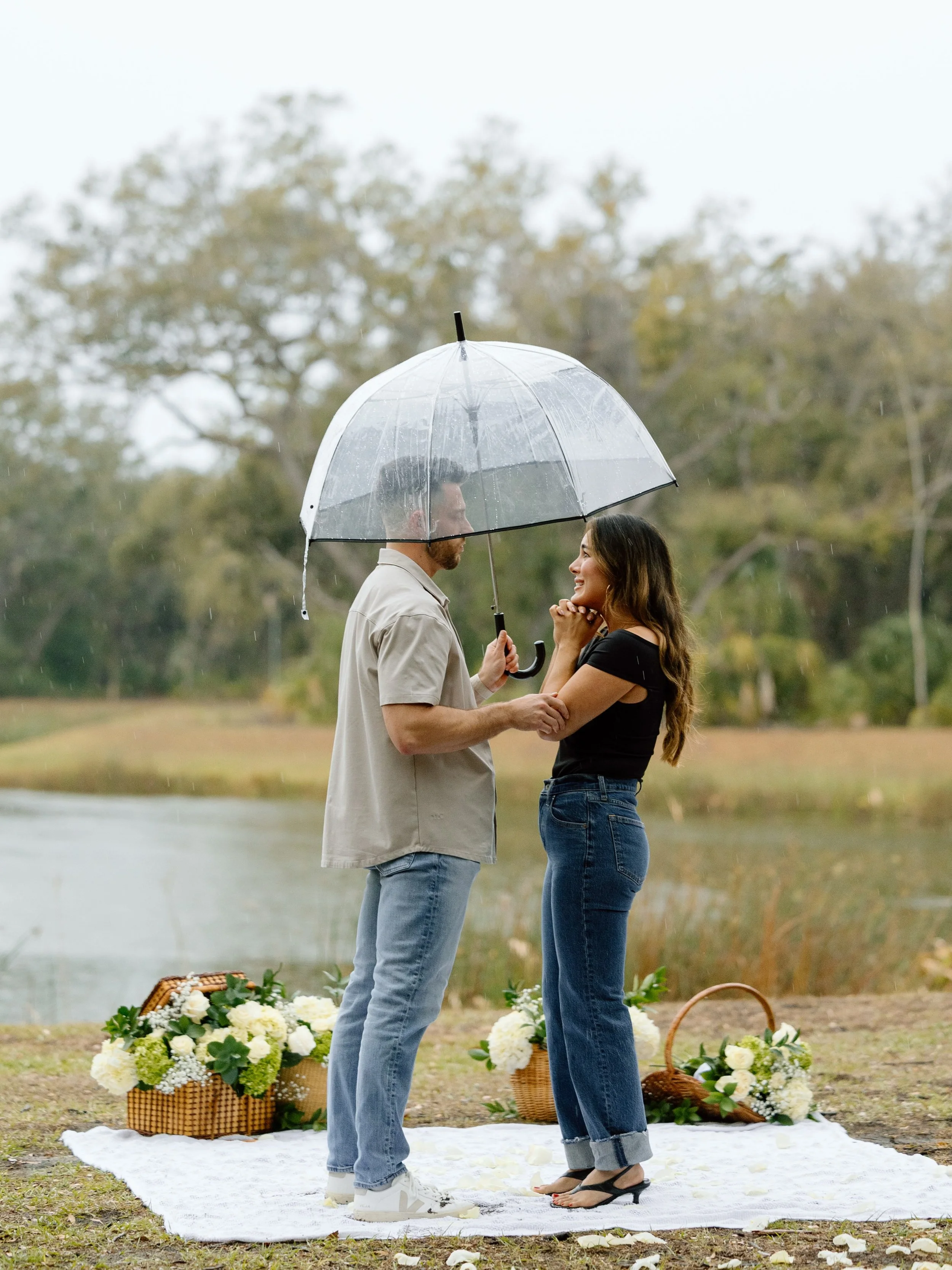 Give me all the romantic rainy proposals this rainy season 🥹☔️
#tampaproposalphotographer #tampaweddingphotographer #rainyphotoshoot
