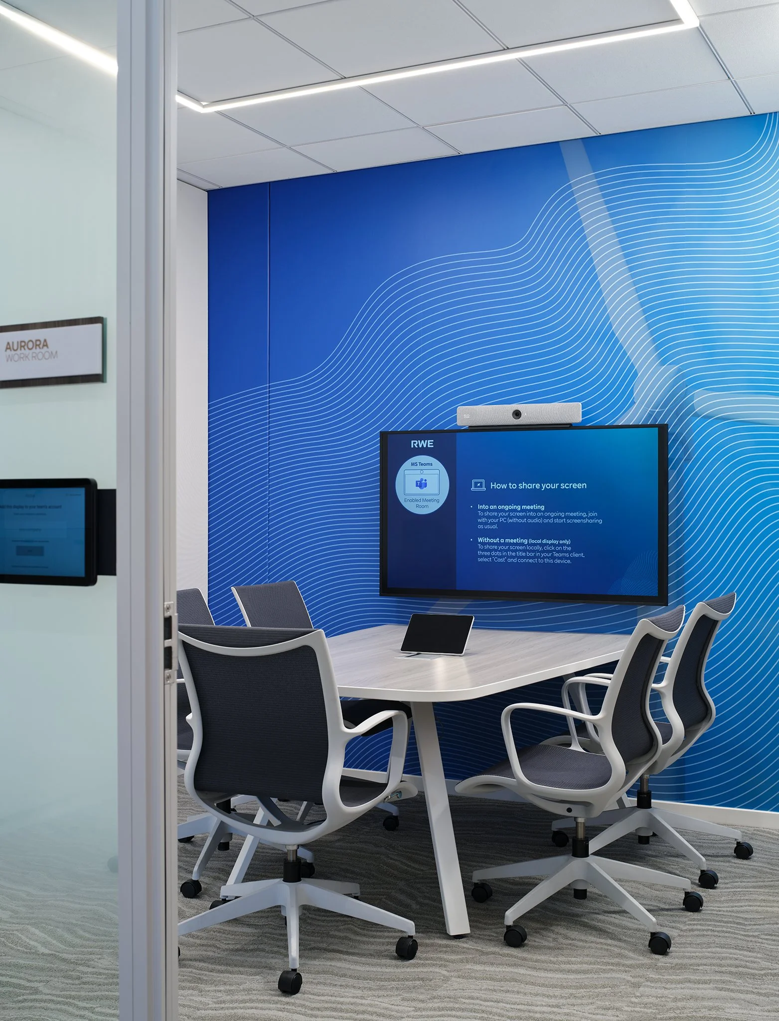 HUDDLE ROOM W:AV WALL.jpg