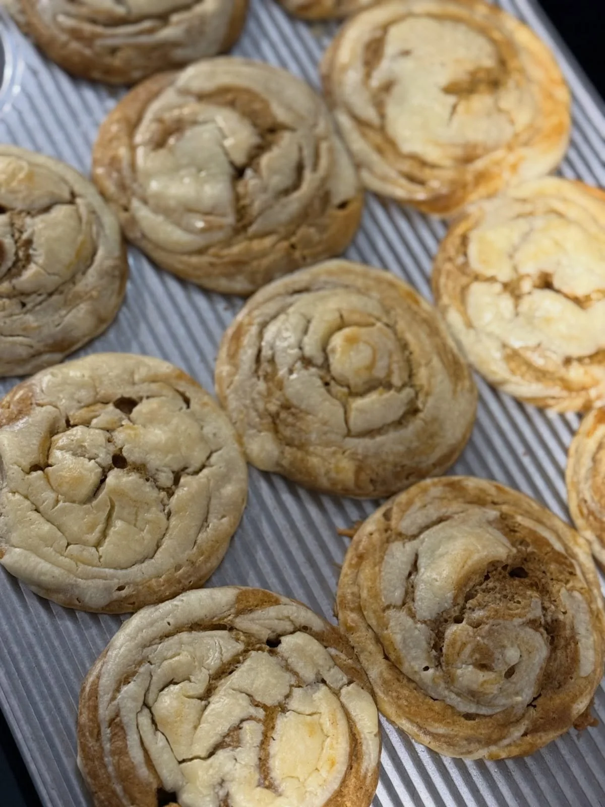 Sourdough Pumpkin cream cheese muffins are perfect for the fall #sourdough #pumpkincreamcheesemuffin #sourdoughpumpkincreamcheeseswirlmuffins