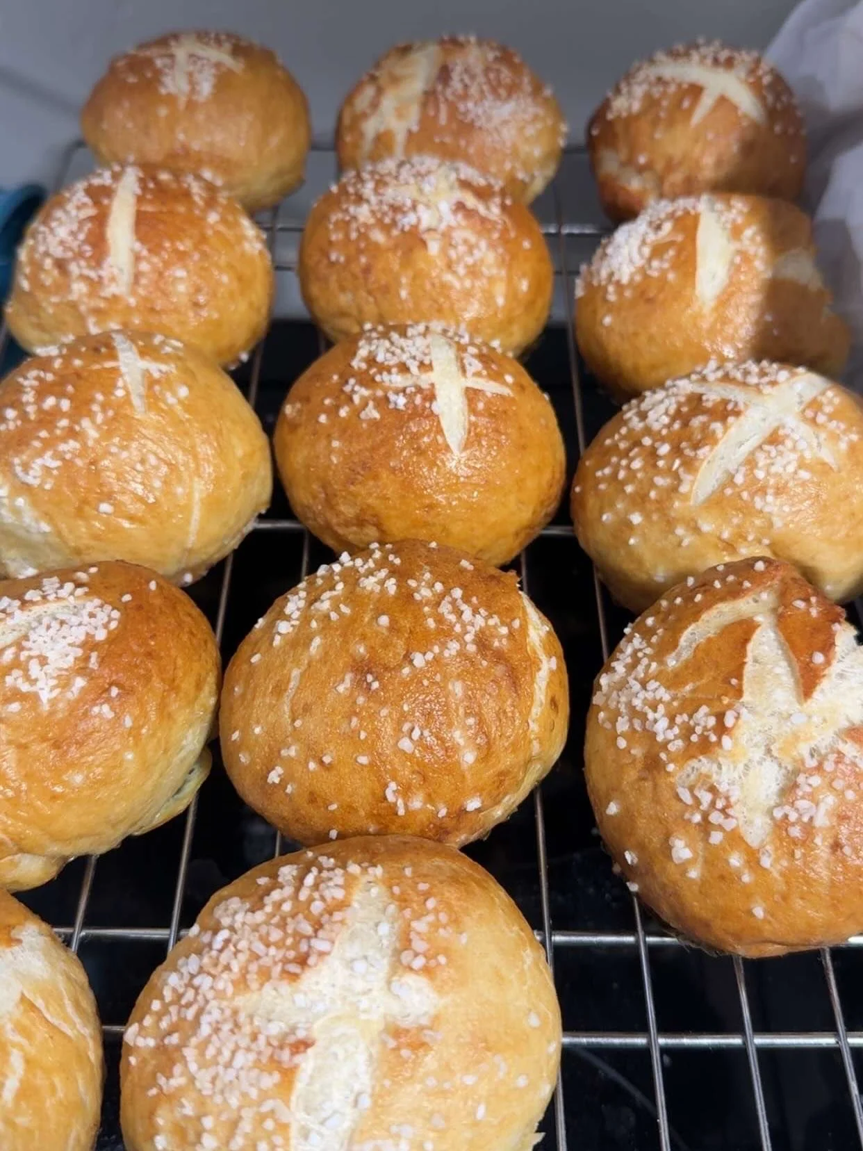 Some fun bakes &hellip;. Sourdough pretzel rolls, sourdough wheat bread bowls and sourdough seeded &ldquo;Dave&rsquo;s Killer Bread&rdquo; copycat #sourdough #craftcrust #baking #twinfallsidaho #twinfallslocalbusiness