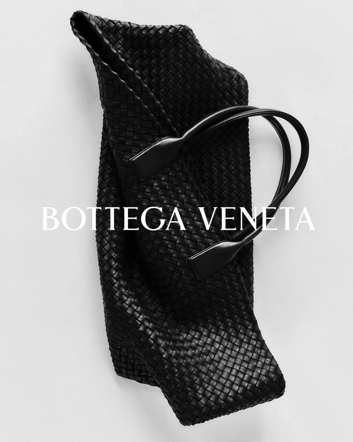The Bottega Veneta icon.
&zwnj;
&zwnj;
West of Ordinary
The latest in fashion, beauty curated interviews, and trend reports at sablewest.com
&zwnj;
#sablewest #losangeles #bottegaveneta #luxuryfashion #heritagecraft #modernicon
&zwnj;
&zwnj;