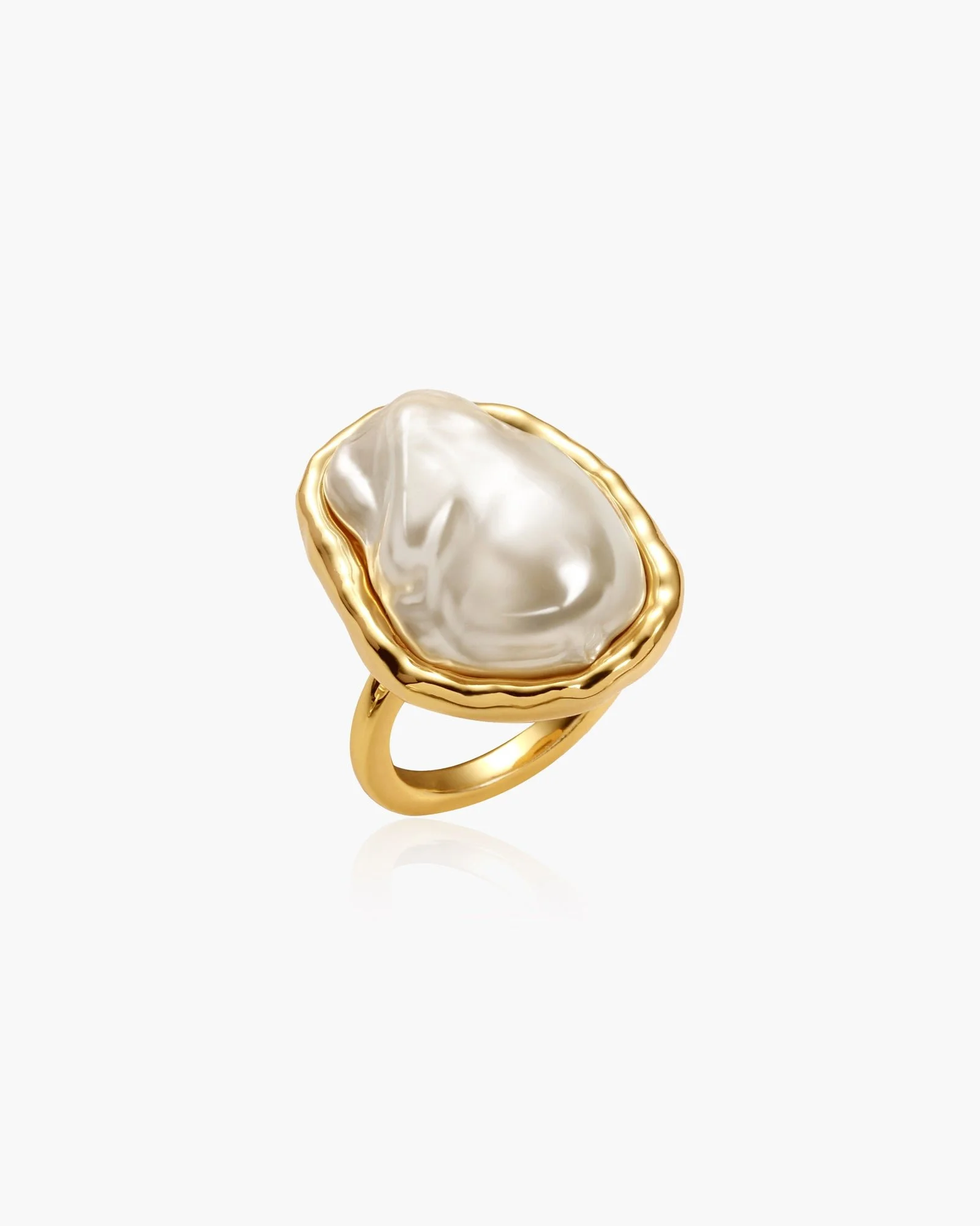 En Route Wonder Pearl ring, baroque pearl in sculpted gold plating